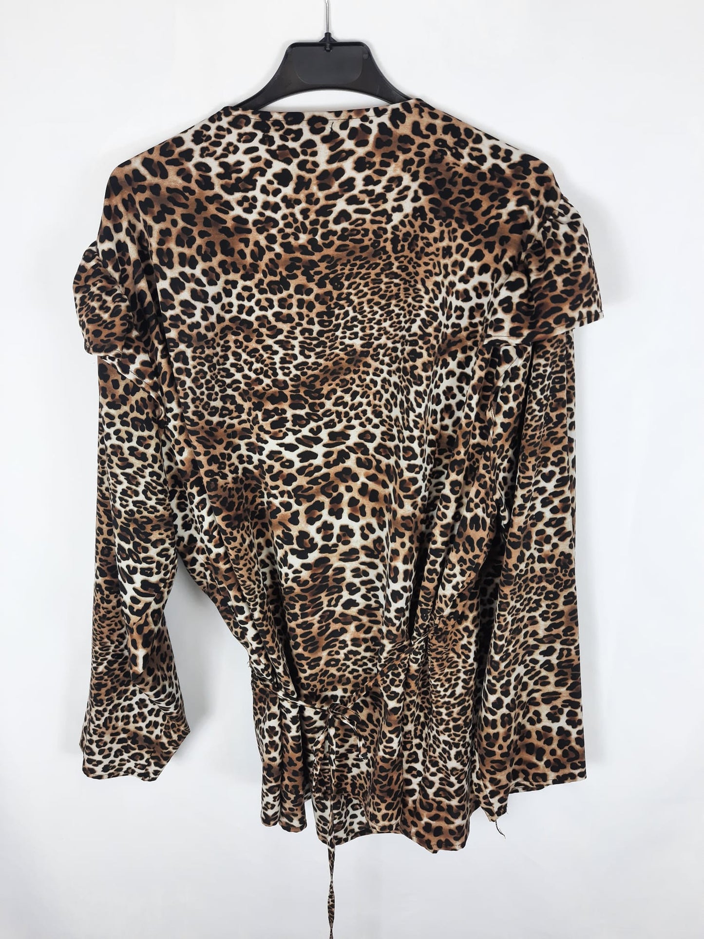 FASHION UNION. Blusa cruzada animal print T.54