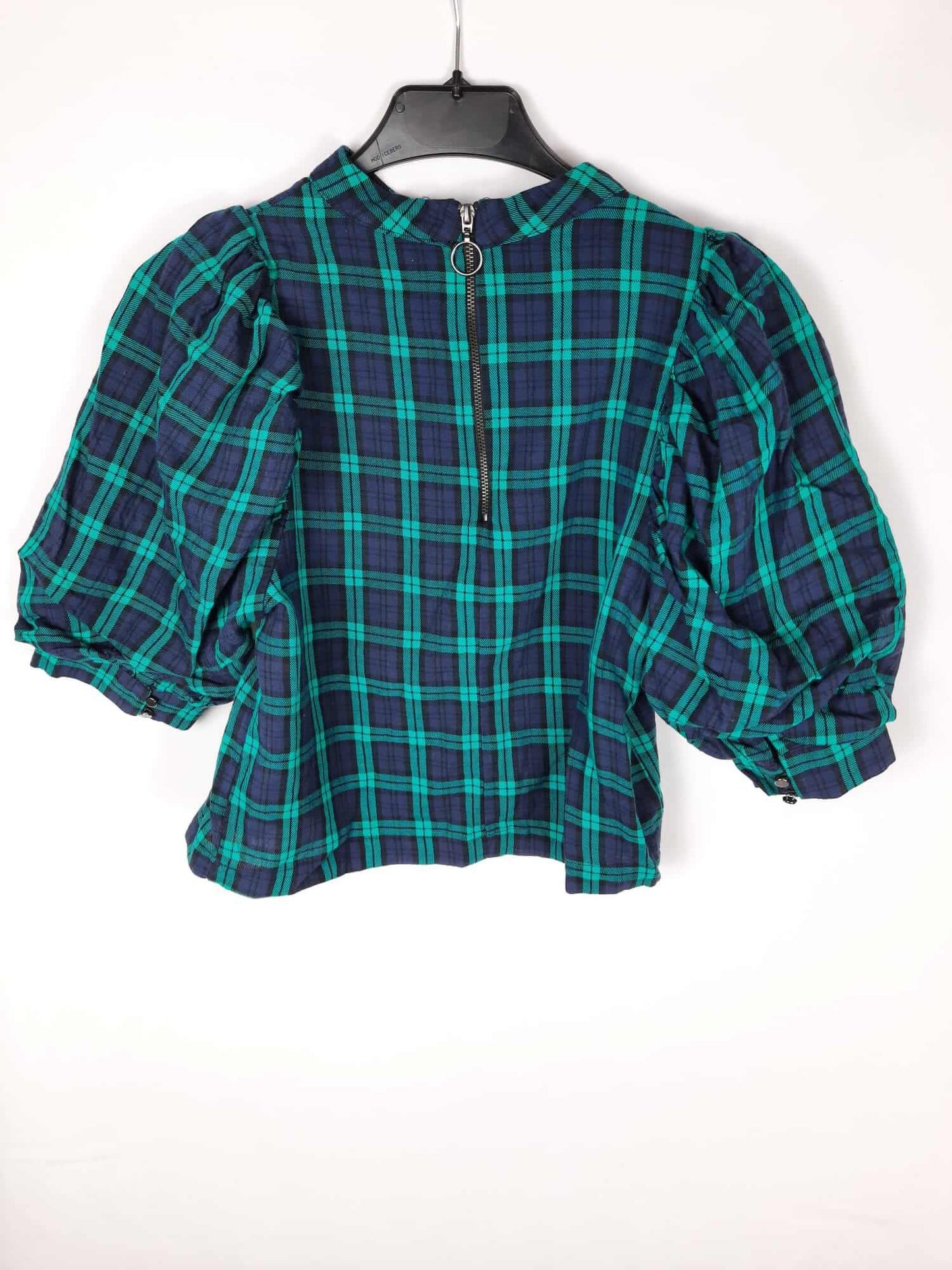 BERSHKA. Top de cuadros verde T.xs