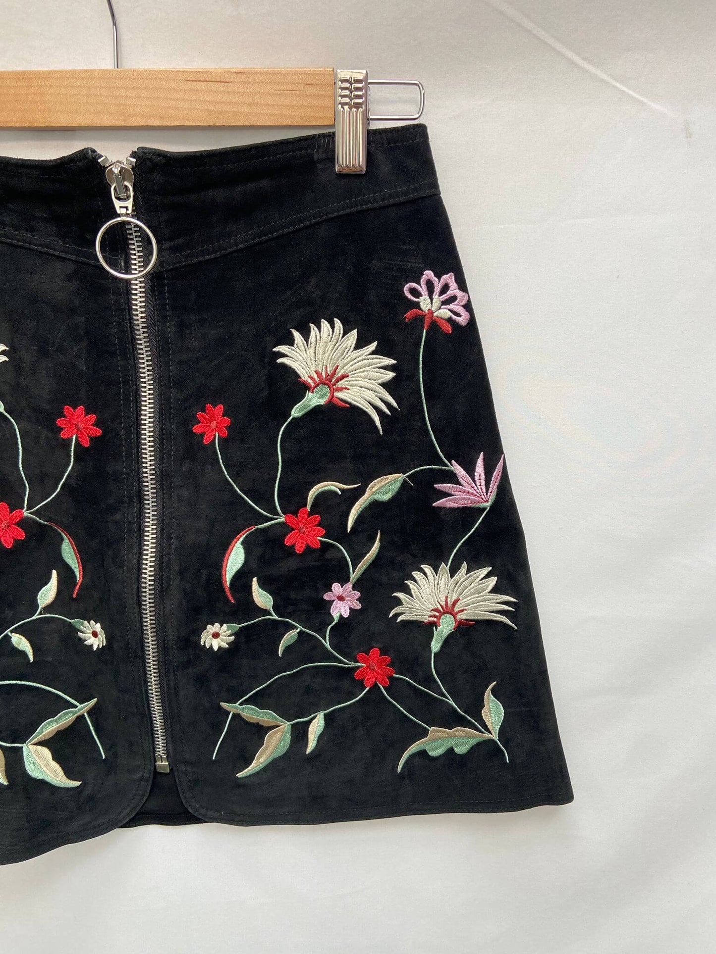 ZARA.Falda ante bordada cremallera T.xs