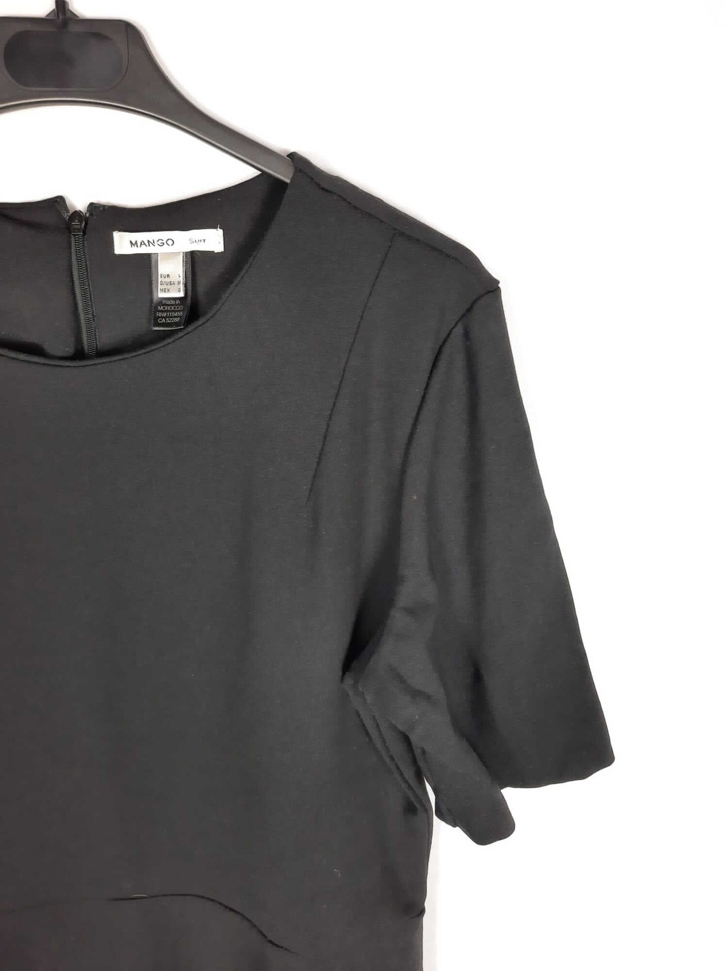 MANGO.Top negro costuras volante T.L