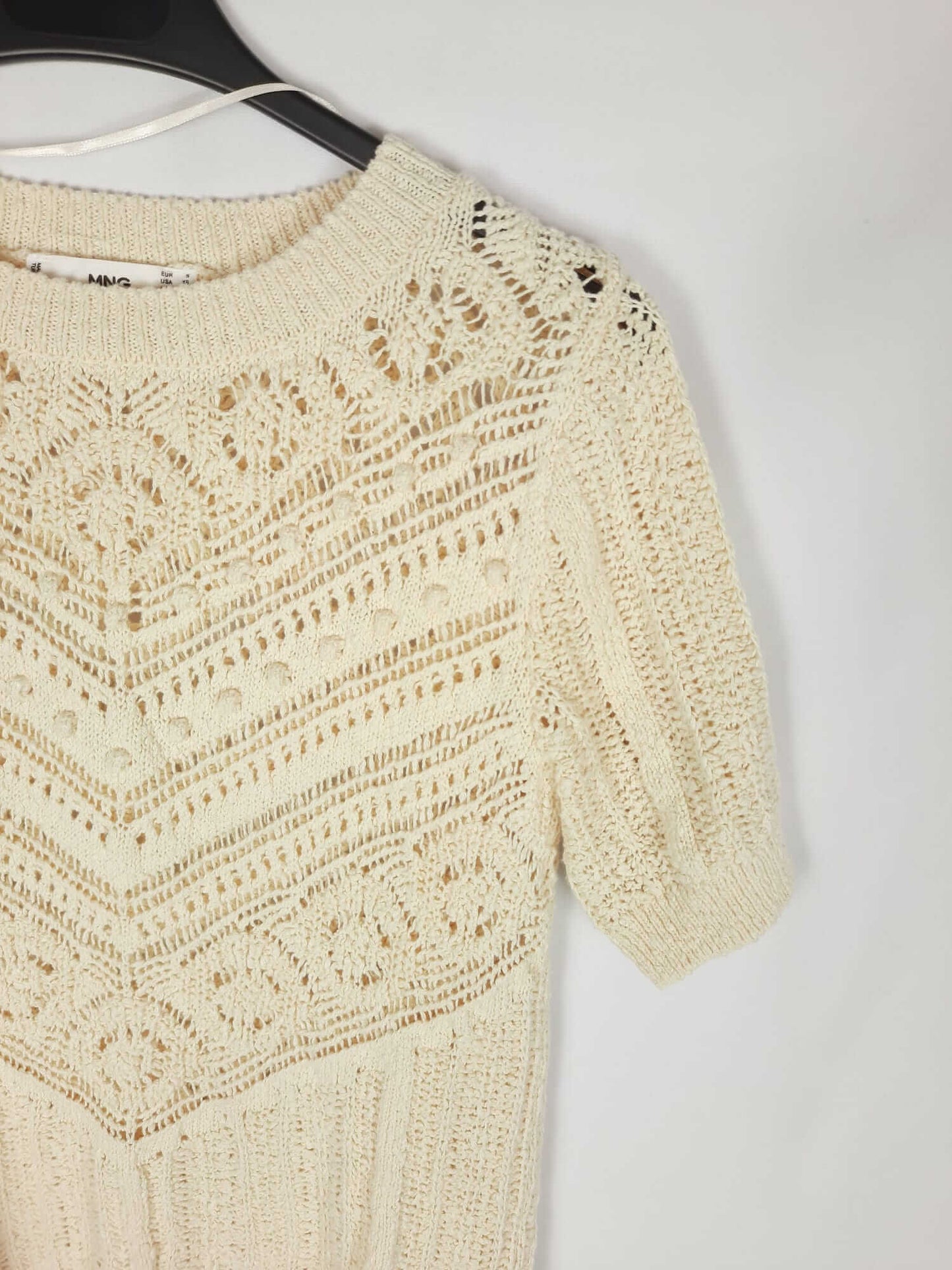 MANGO. Top coroche beige T. s