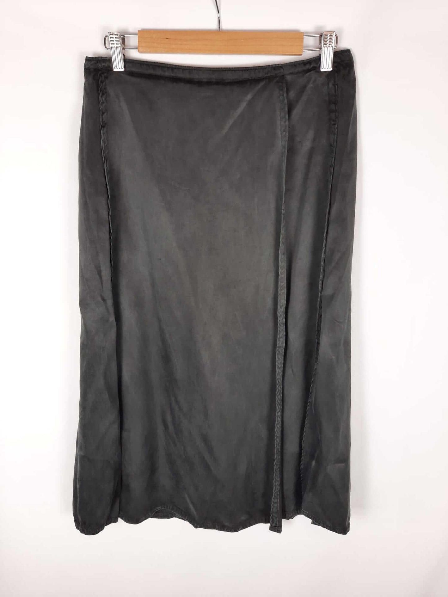 H&M. Black midi skirt with slits S. 40
