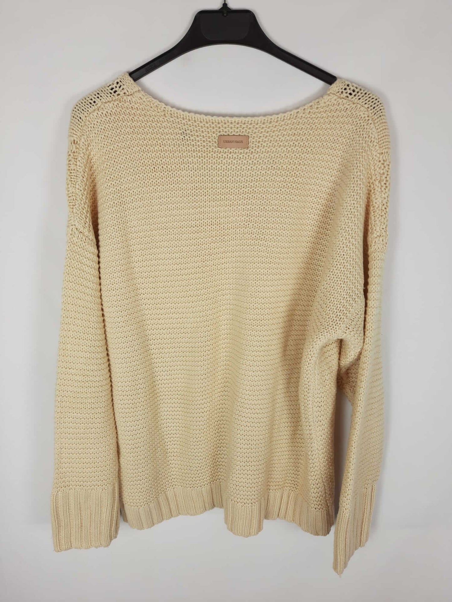 URBAN HAUS. Beige knitted sweater TS
