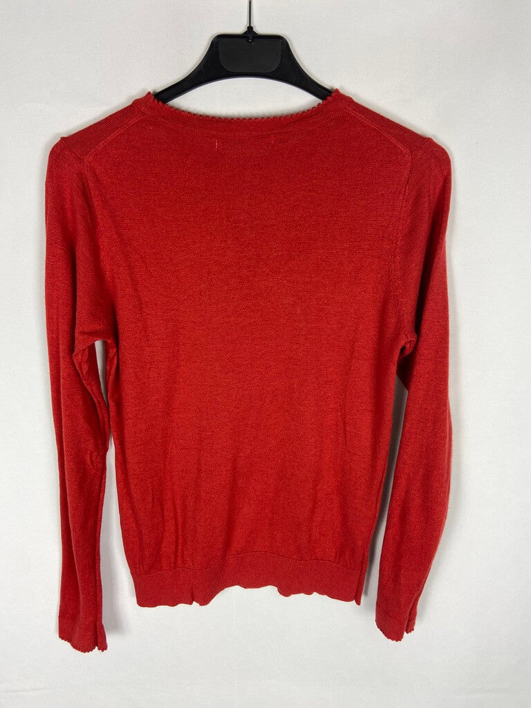 MANGO. Rust-colored sweater with details on the collar and cuffs.