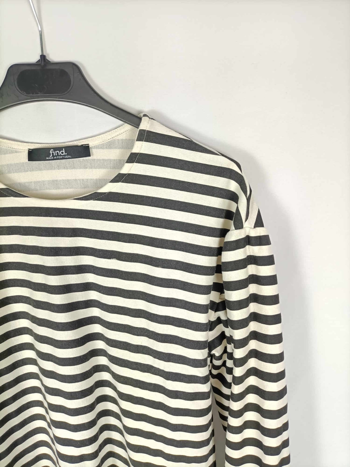 FIND. Black and white striped Ts sweater