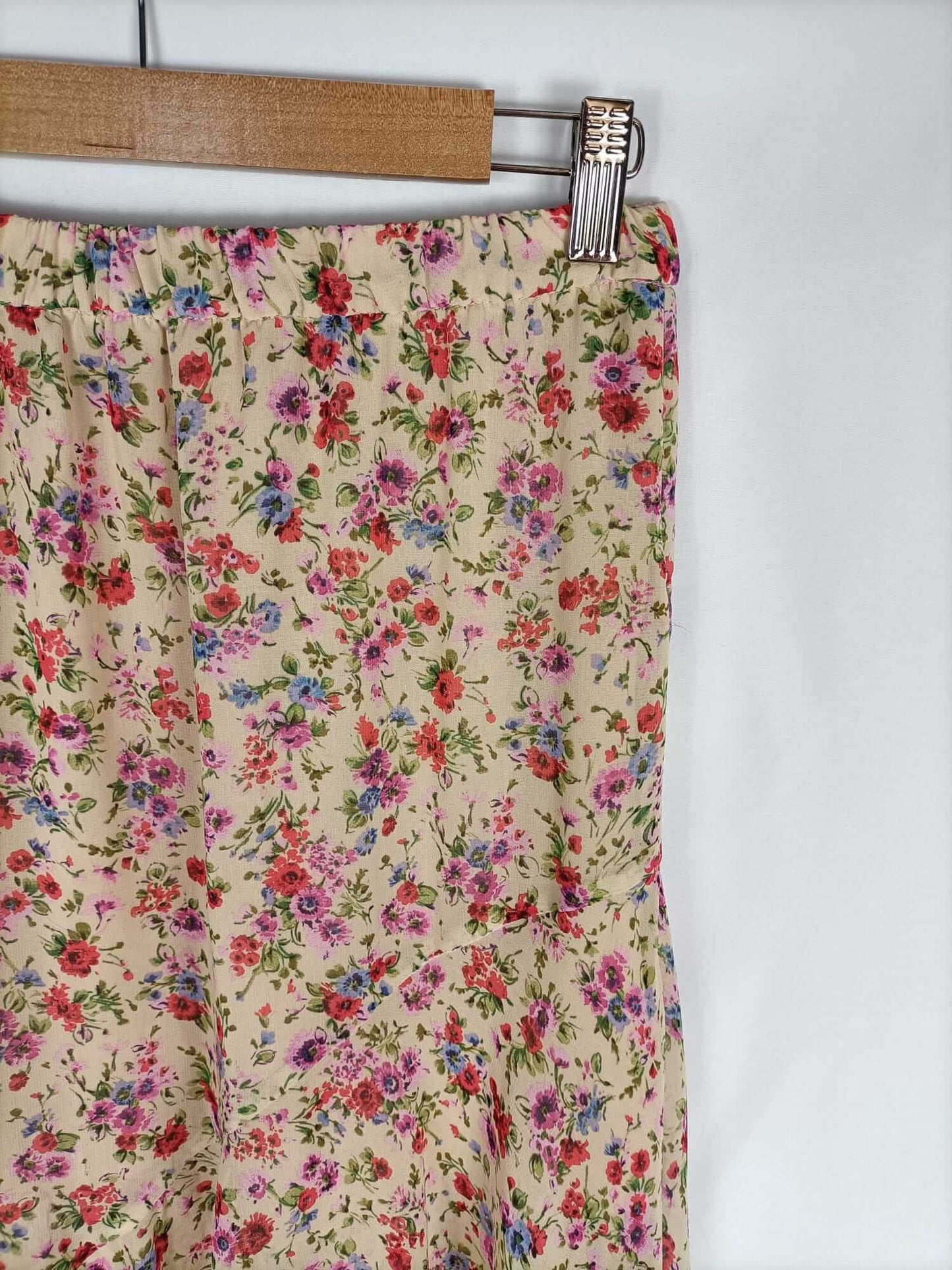 ZARA. Falda larga beige estampado flores rosas T. s