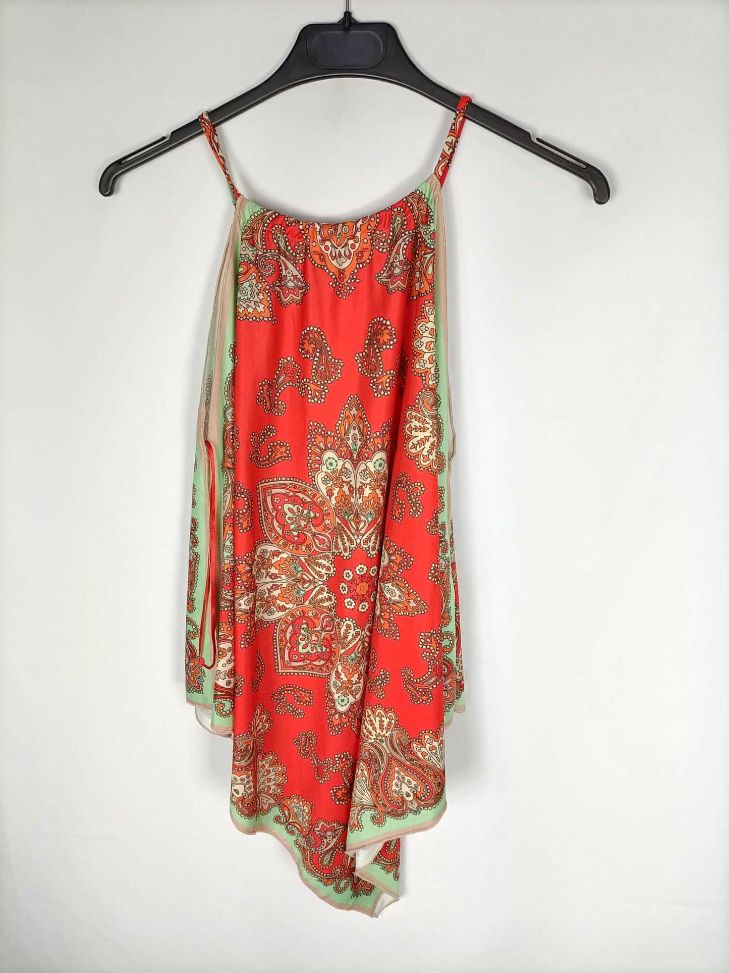 ZARA. Top rojo estilo pañuelo T.s