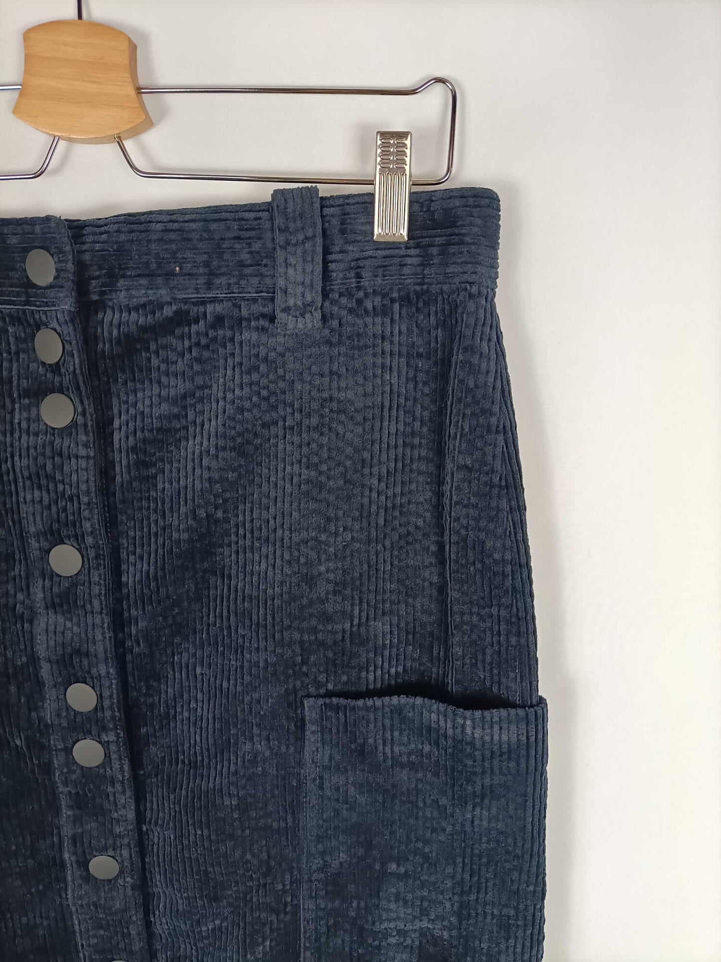 BIMBA Y LOLA. Falda azul marino pana T. 42