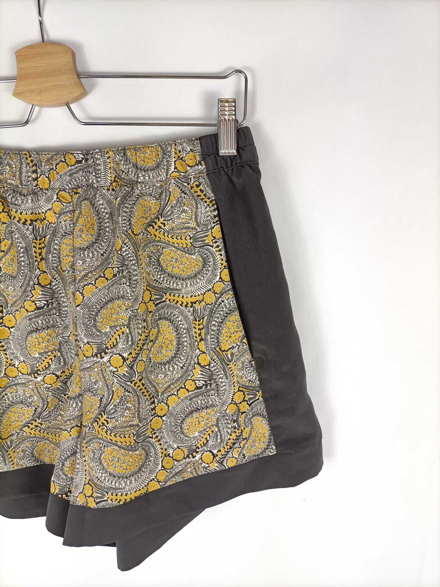 H&M. Printed shorts size 38