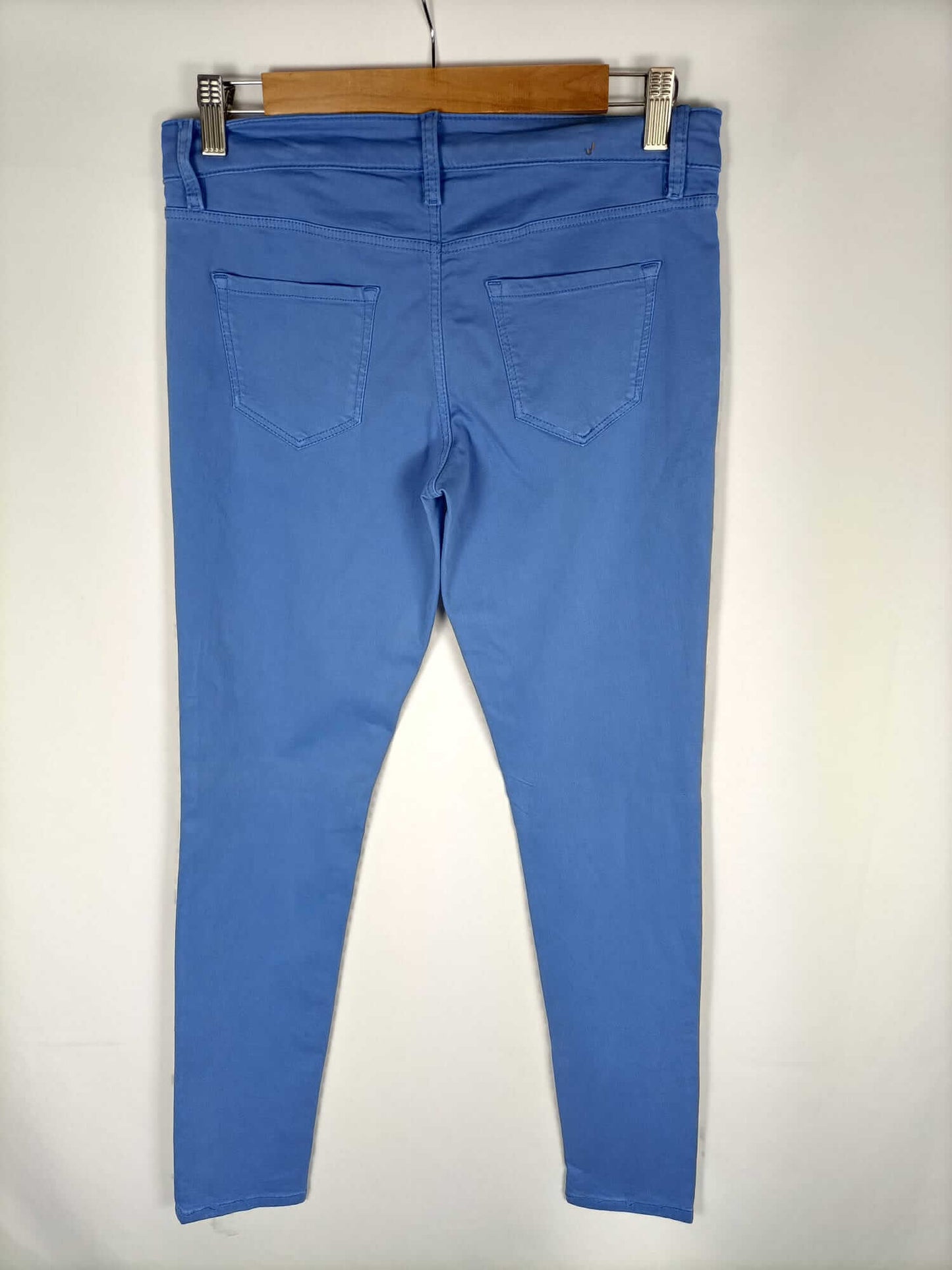 MASSIMO DUTTI. Pantalón celeste T.38
