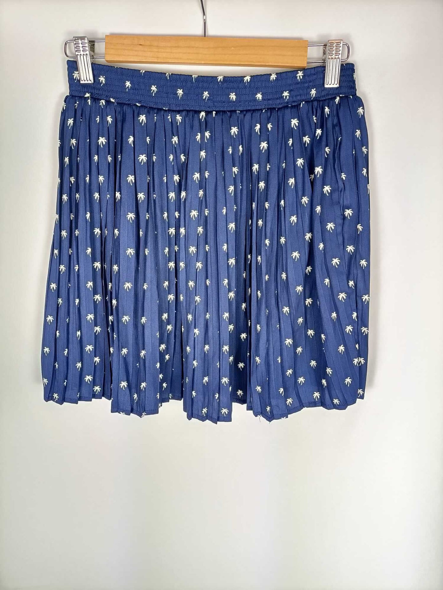 STRADIVARIUS.Short skirt with palm trees Tm