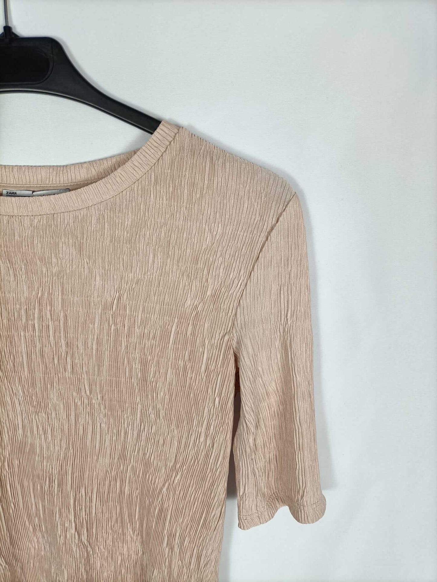 ZARA. Nude gathered fabric top Ts