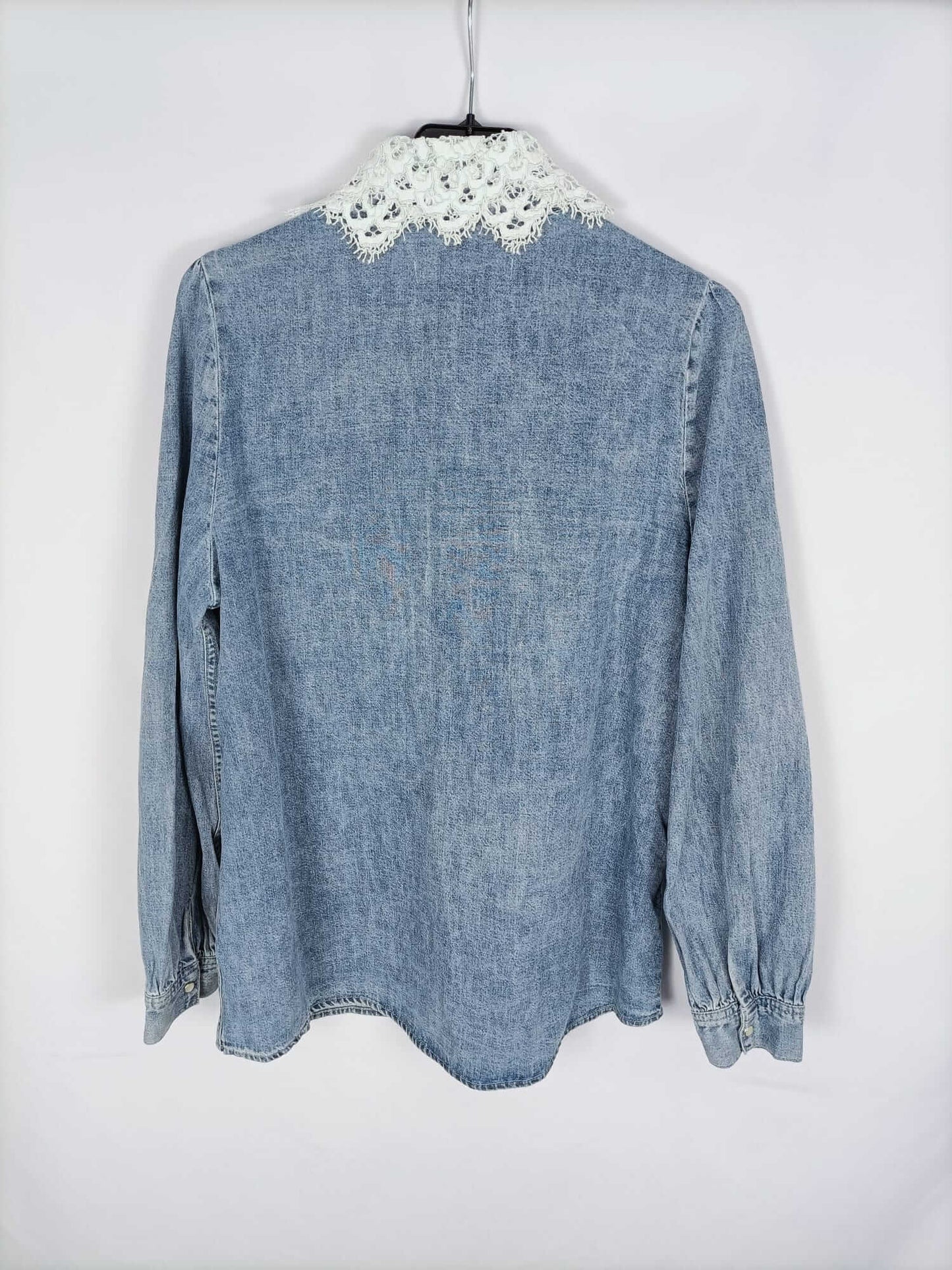 ZARA. Camisa vaquera con cuello encaje T.s