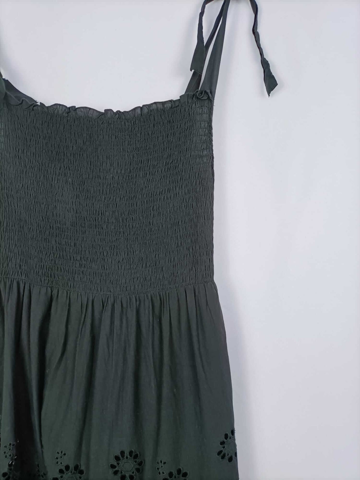 ZARA. Vestido negro midi T.s