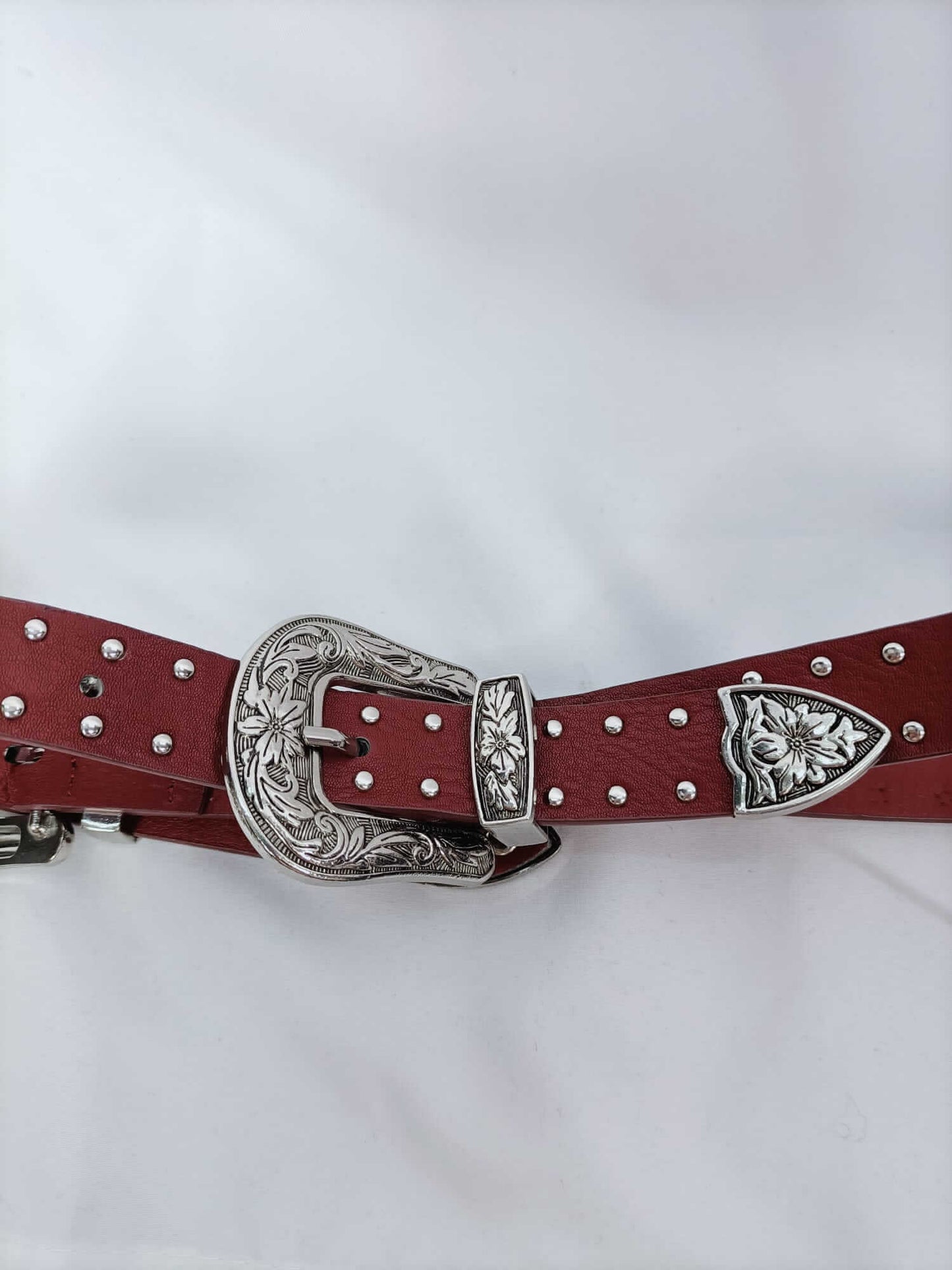 OTRAS. Cinturon burdeos con dos hebillas