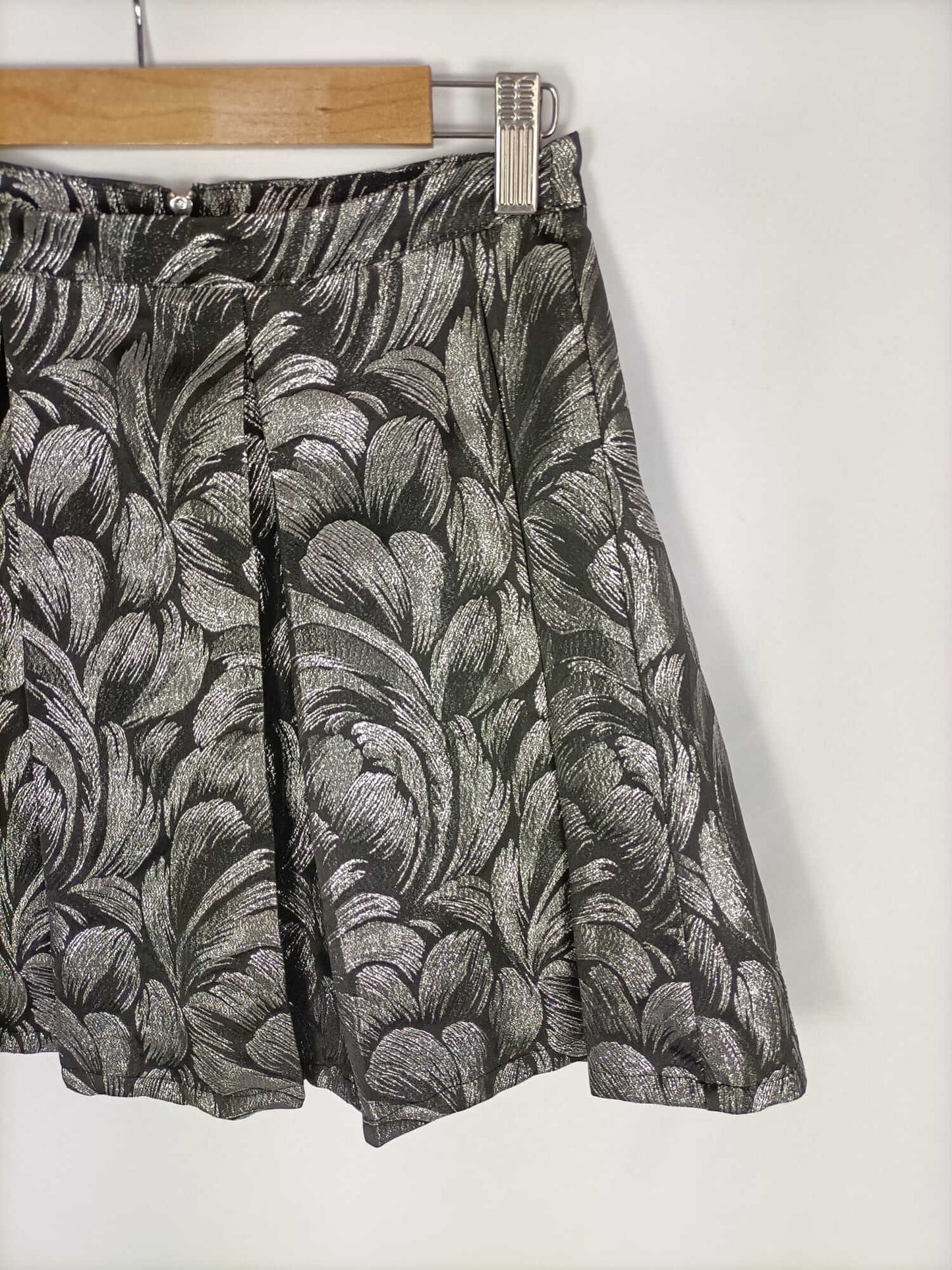 OTRAS. Falda plateada hojas T.s