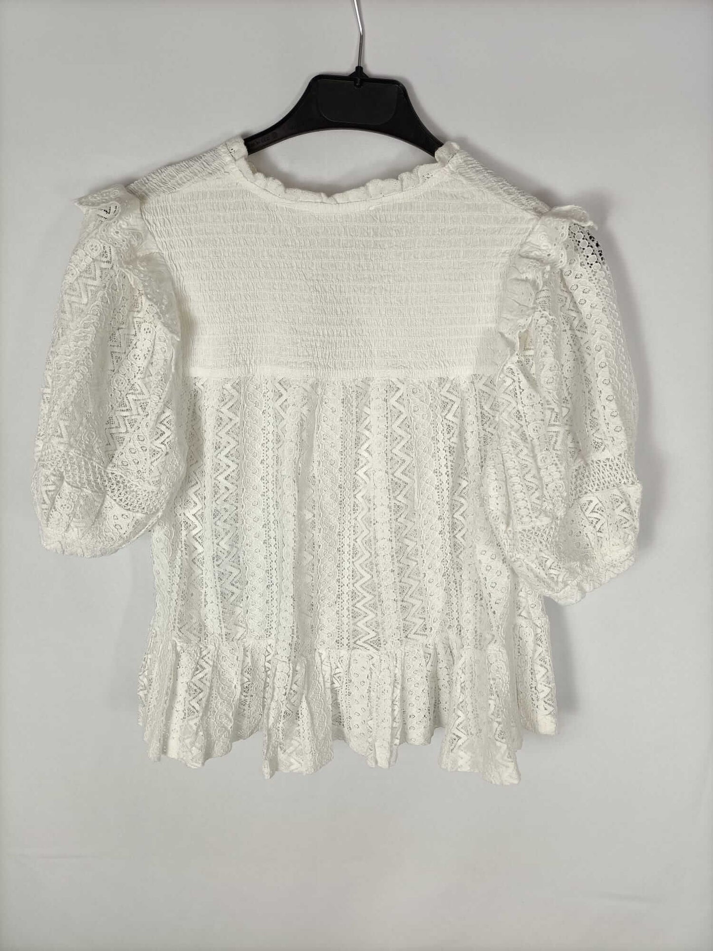 MANGO. Top beige encaje T.m