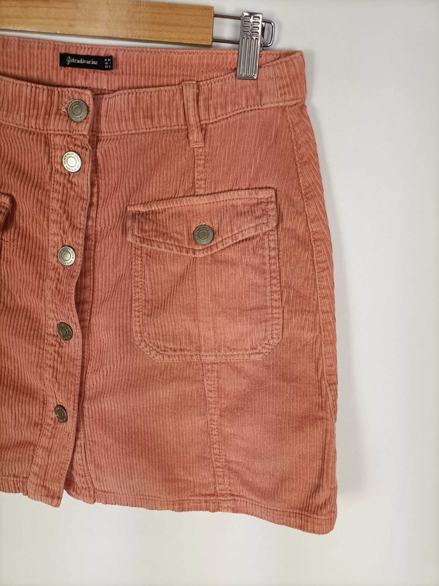 STRADIVARIUS. Falda pana coral T.40