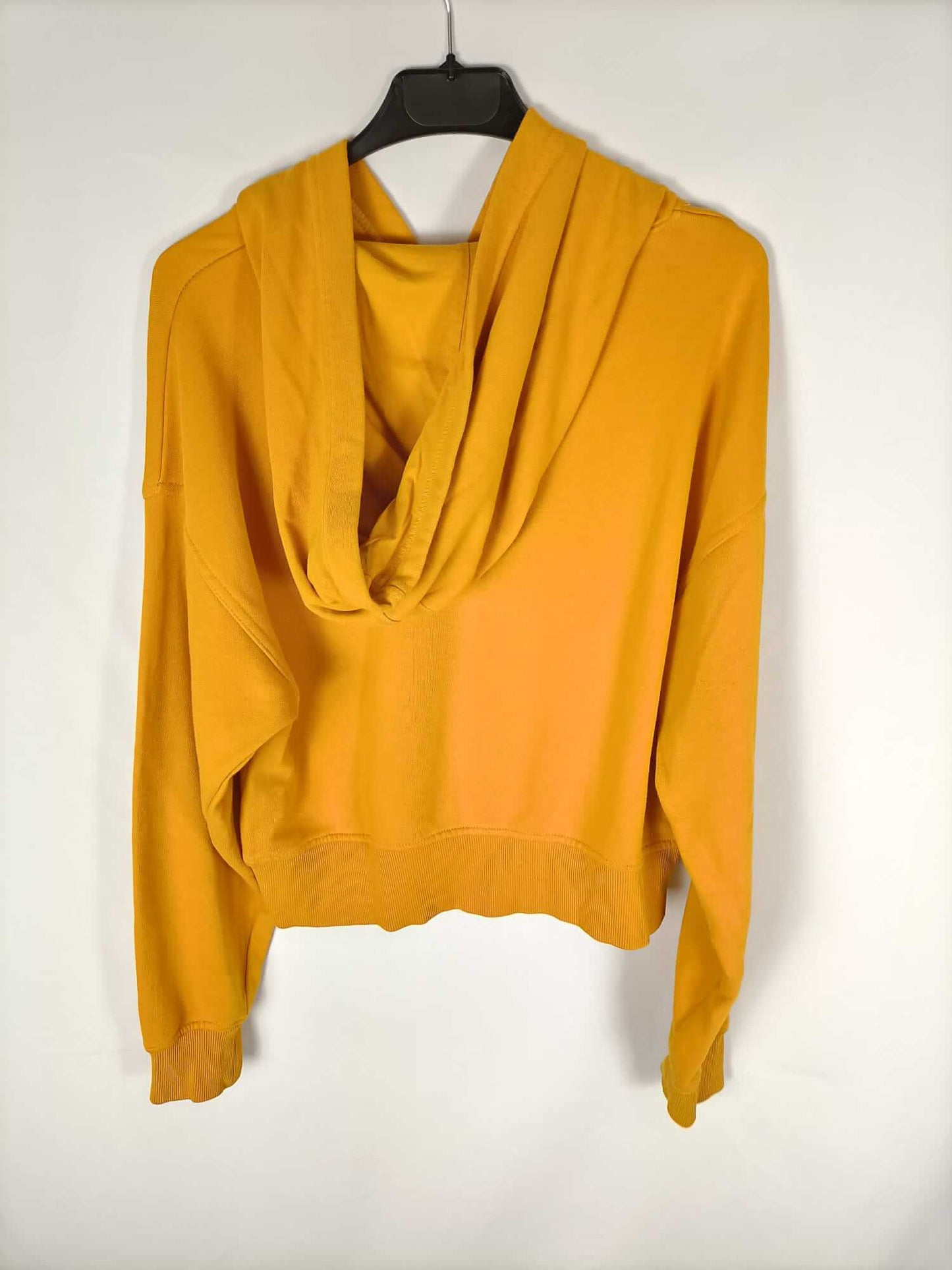 BERSHKA. Sudadera mostaza T.m (tara)