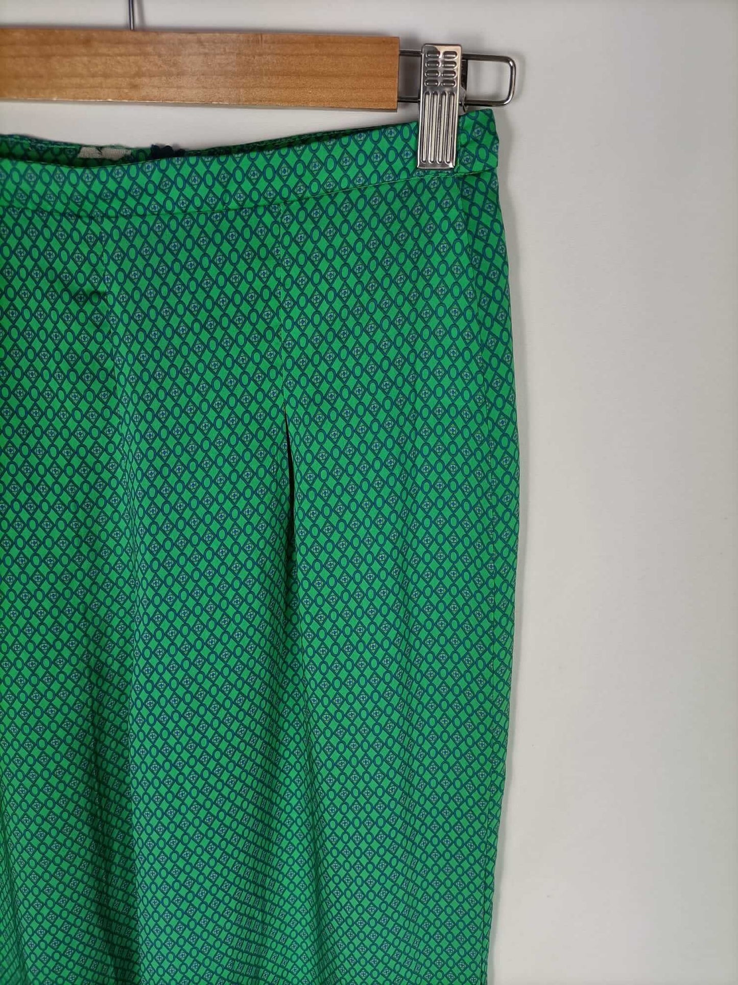 ZARA. Pantalones verdes T.s