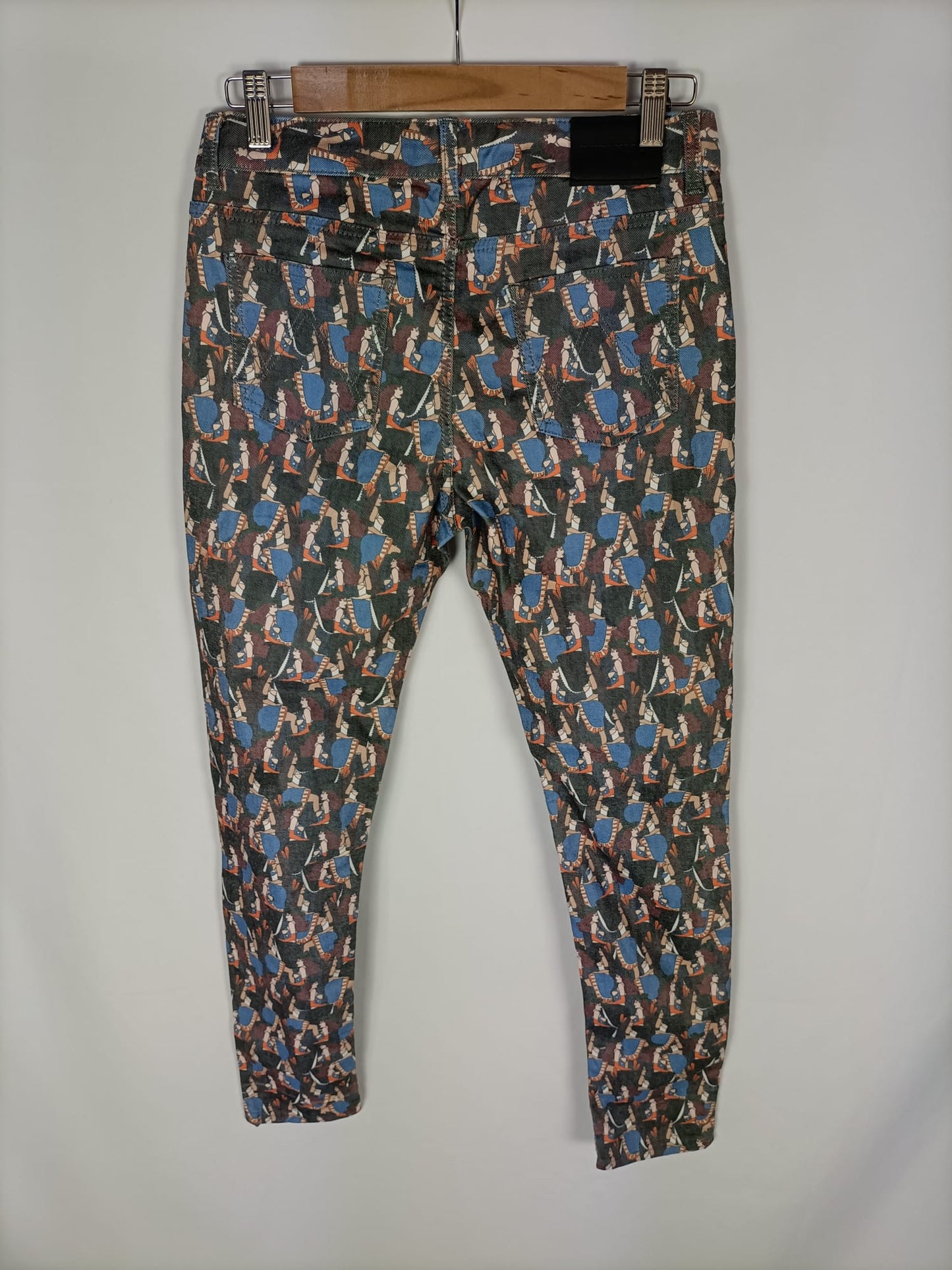 BIMBA Y LOLA. Pantalones estampados