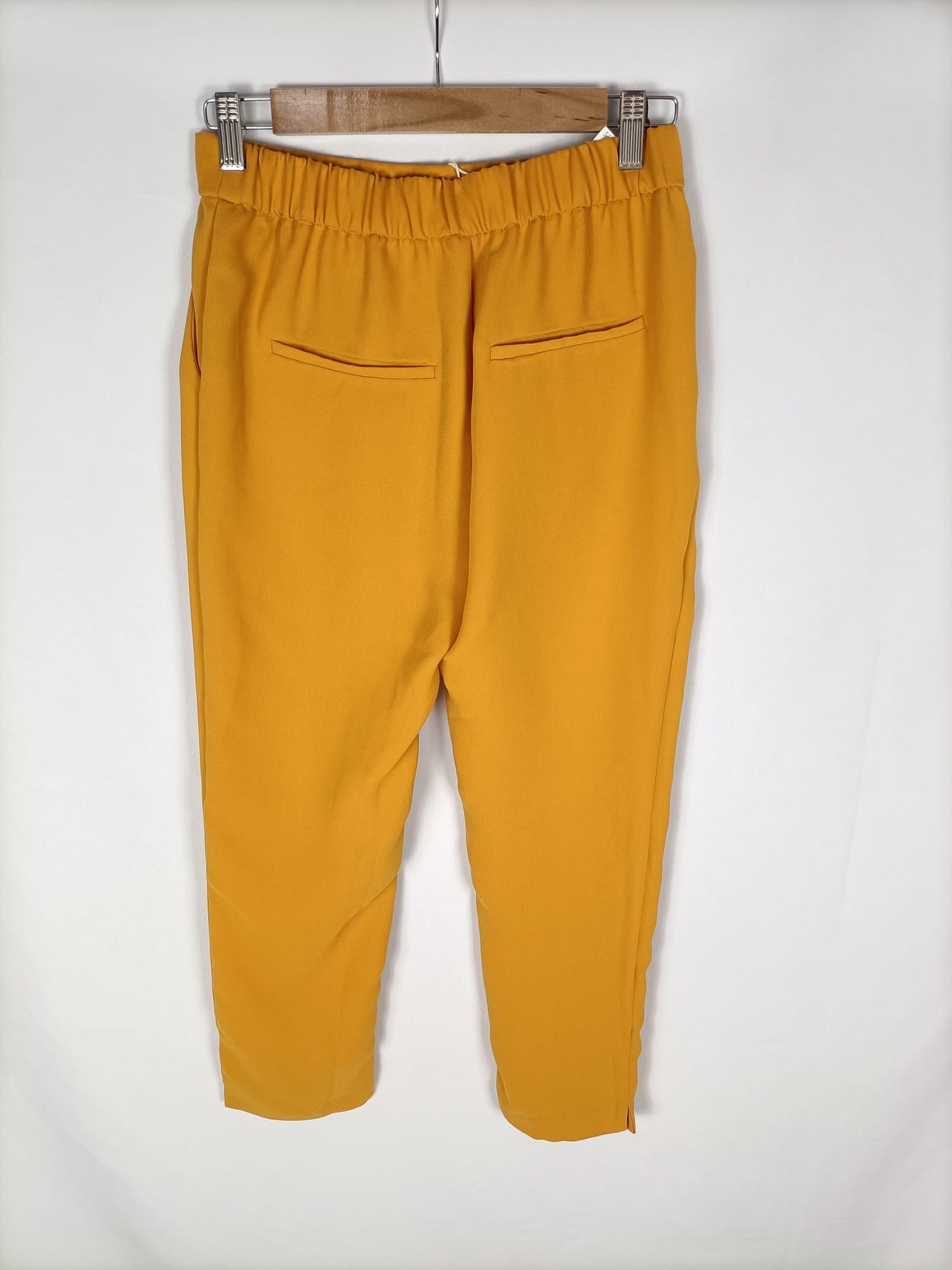 ZARA. Pantalón fluido mostaza T.s