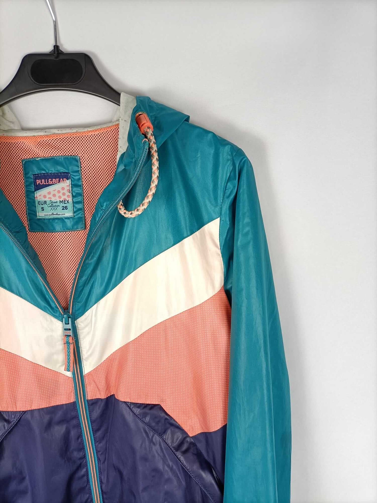 PULL&BEAR.Chaqueta estilo cortavientos T.s