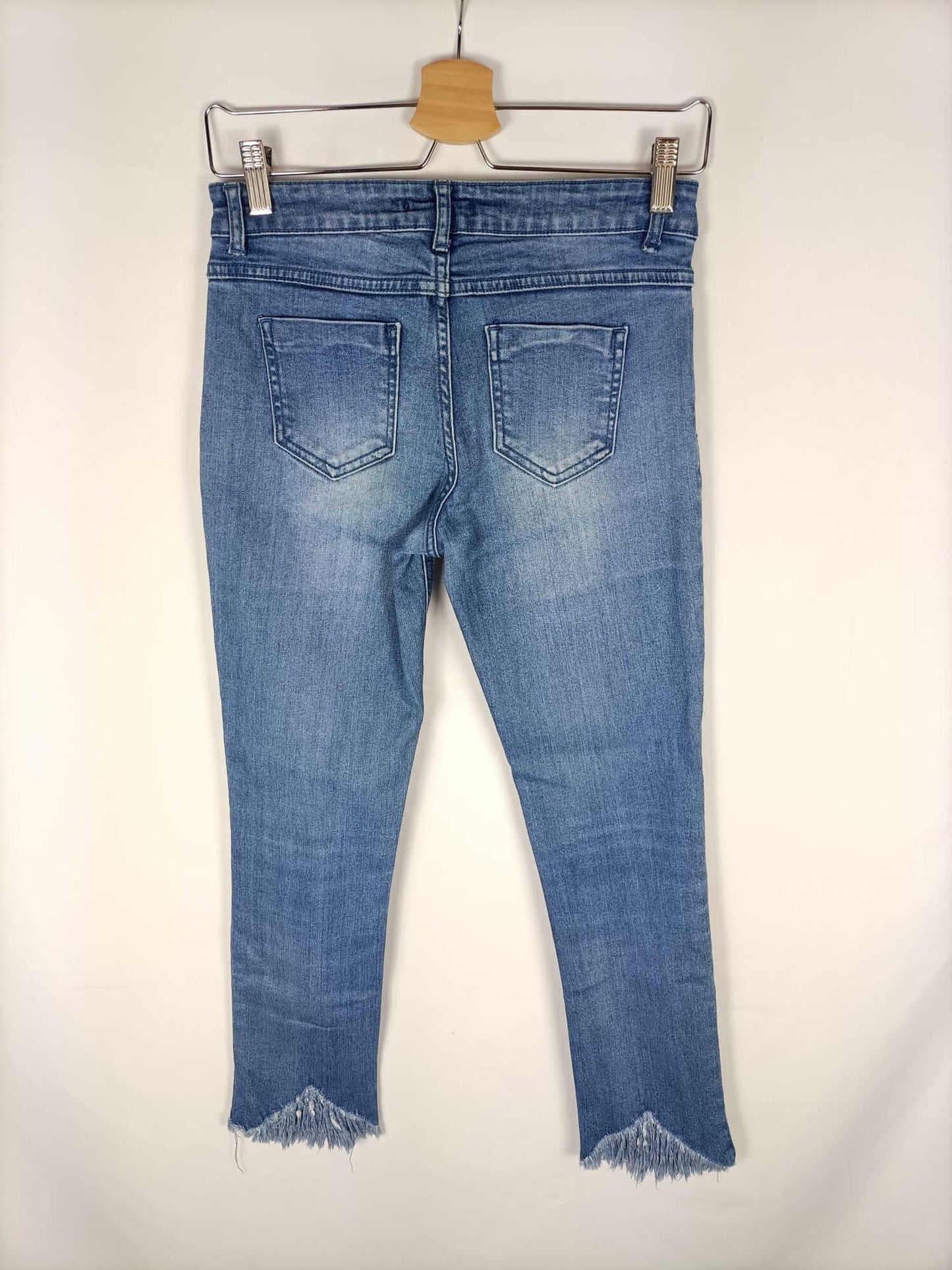 FOREVER21.Vaqueros bajos deshilachados. T.36/38