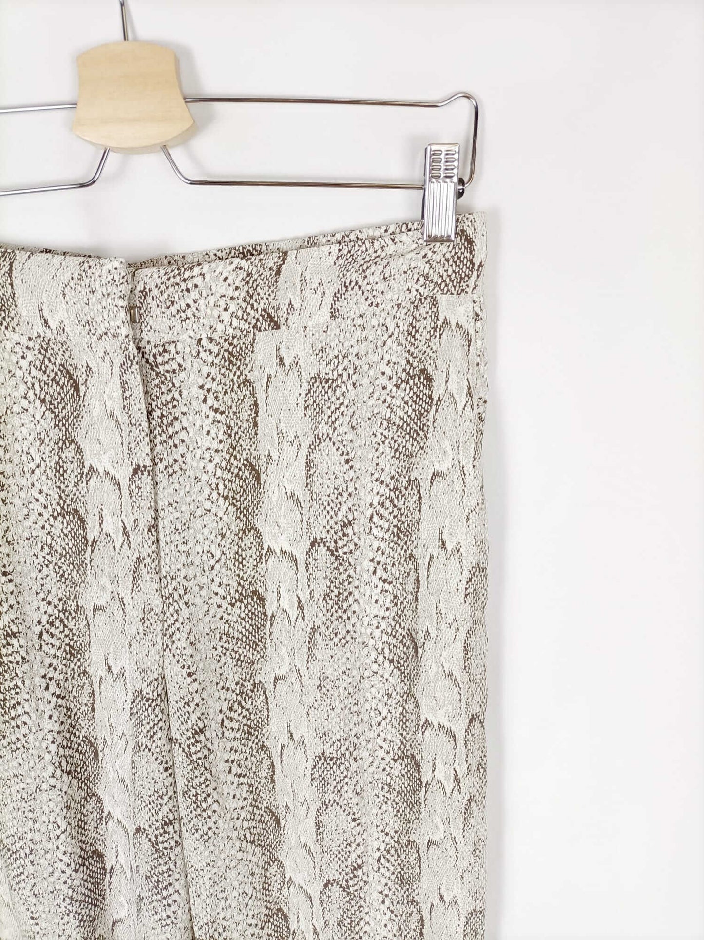 MANGO.Pantalones fluidos animal print T.388