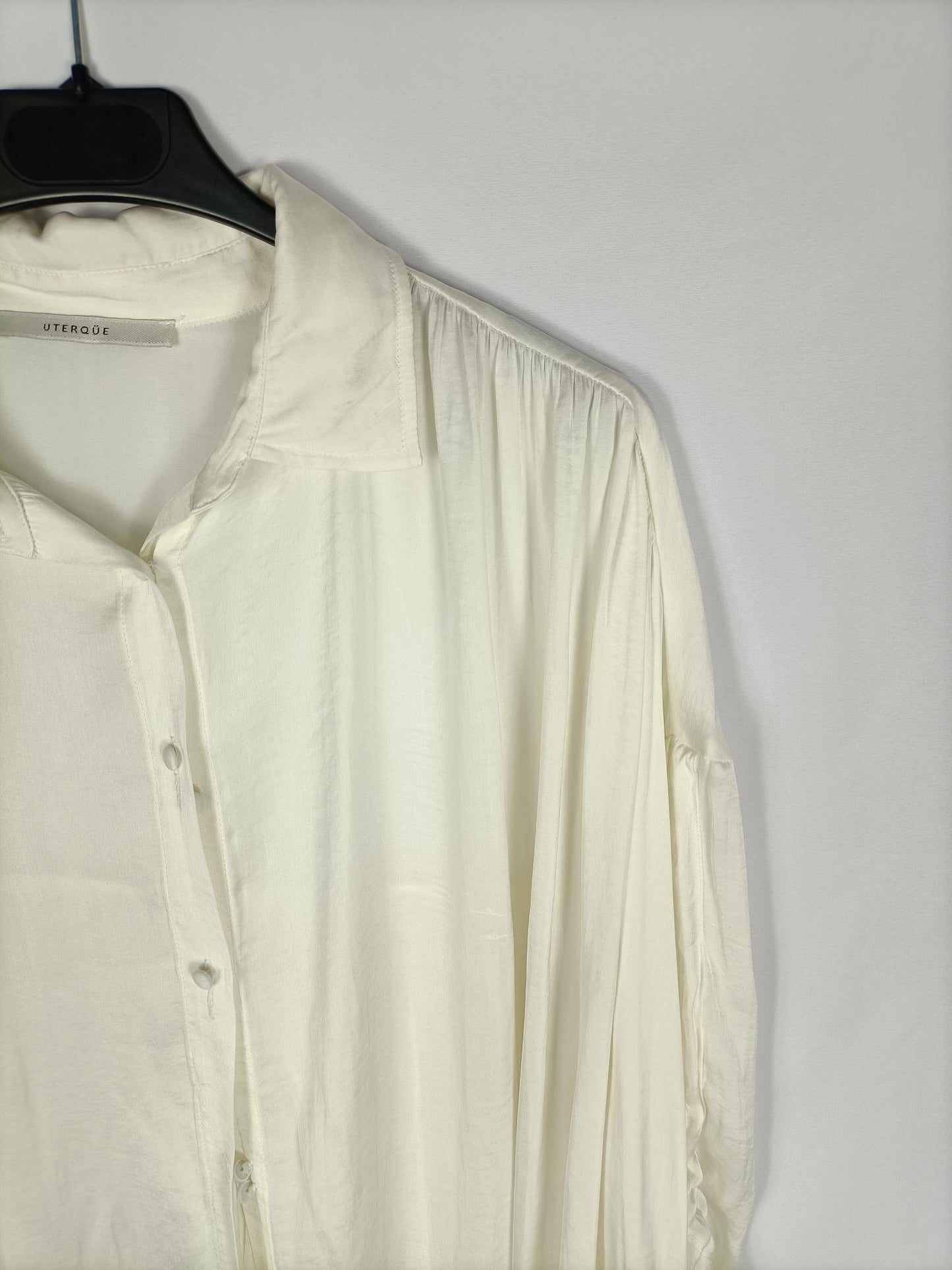 UTERQÜE. Blusa beige oversized T.s