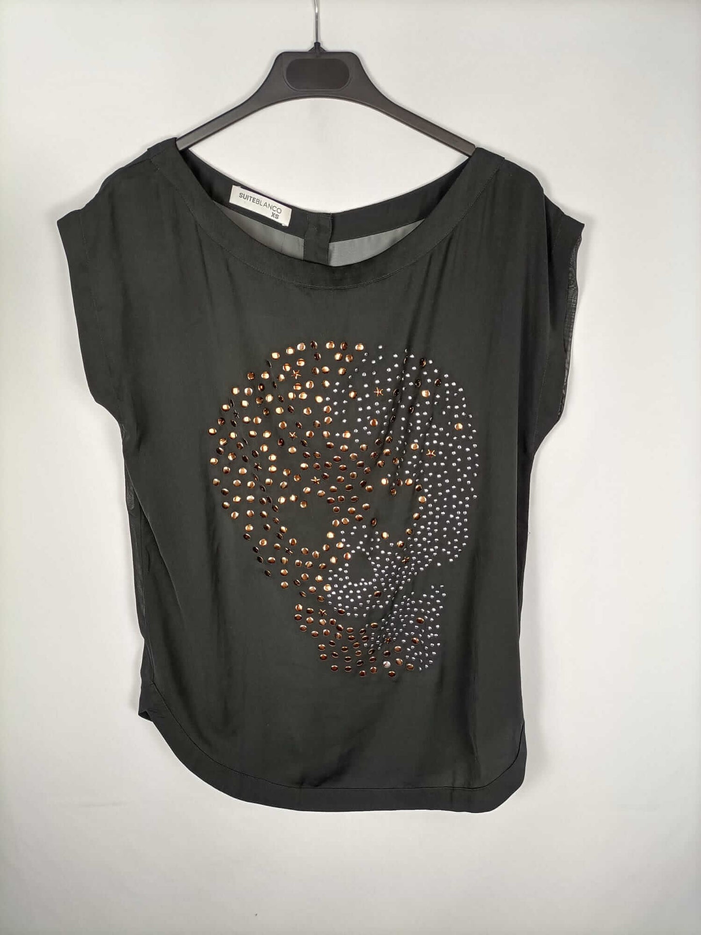 WHITE. Black skull blouse T.xs