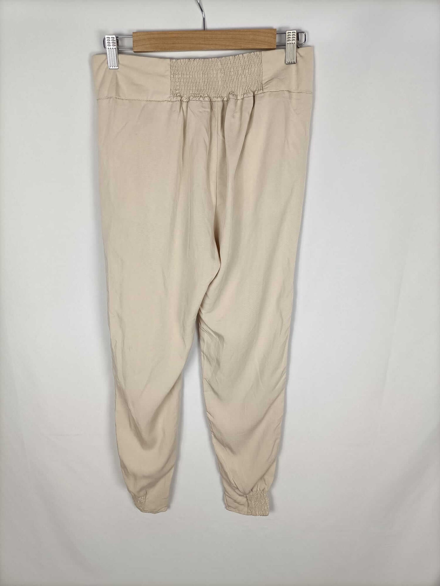 BERSHKA. Flowing beige pants Tm