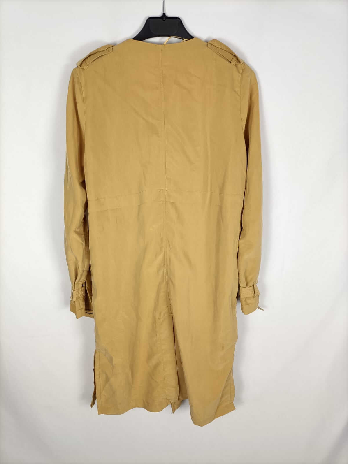 BERSHKA.Trench mostaza T.xs