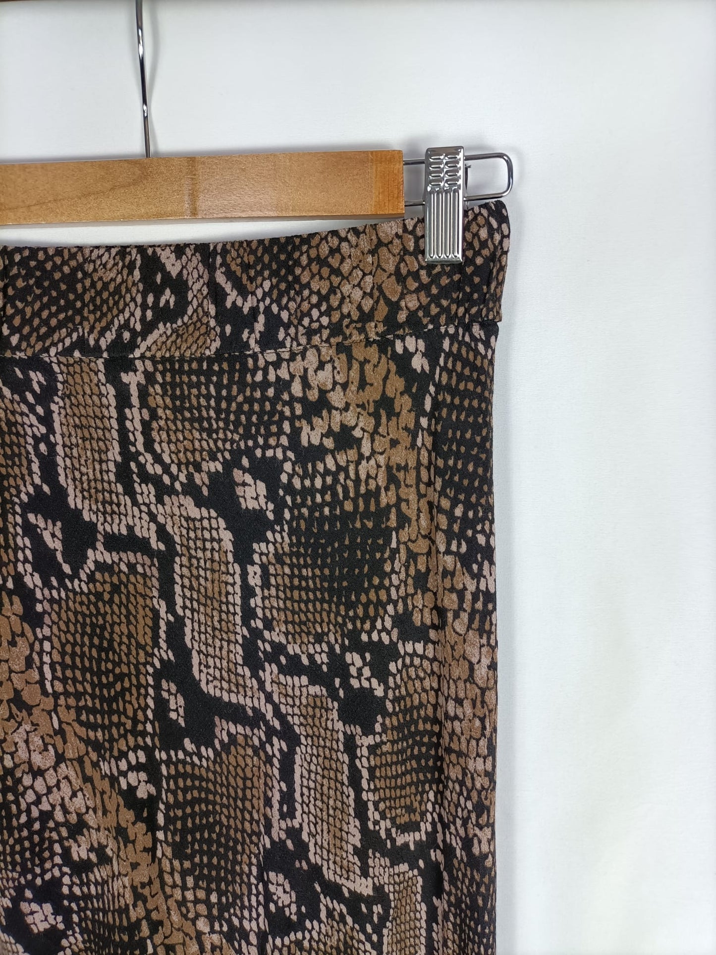 ZARA. Animal print midi skirt T.xs