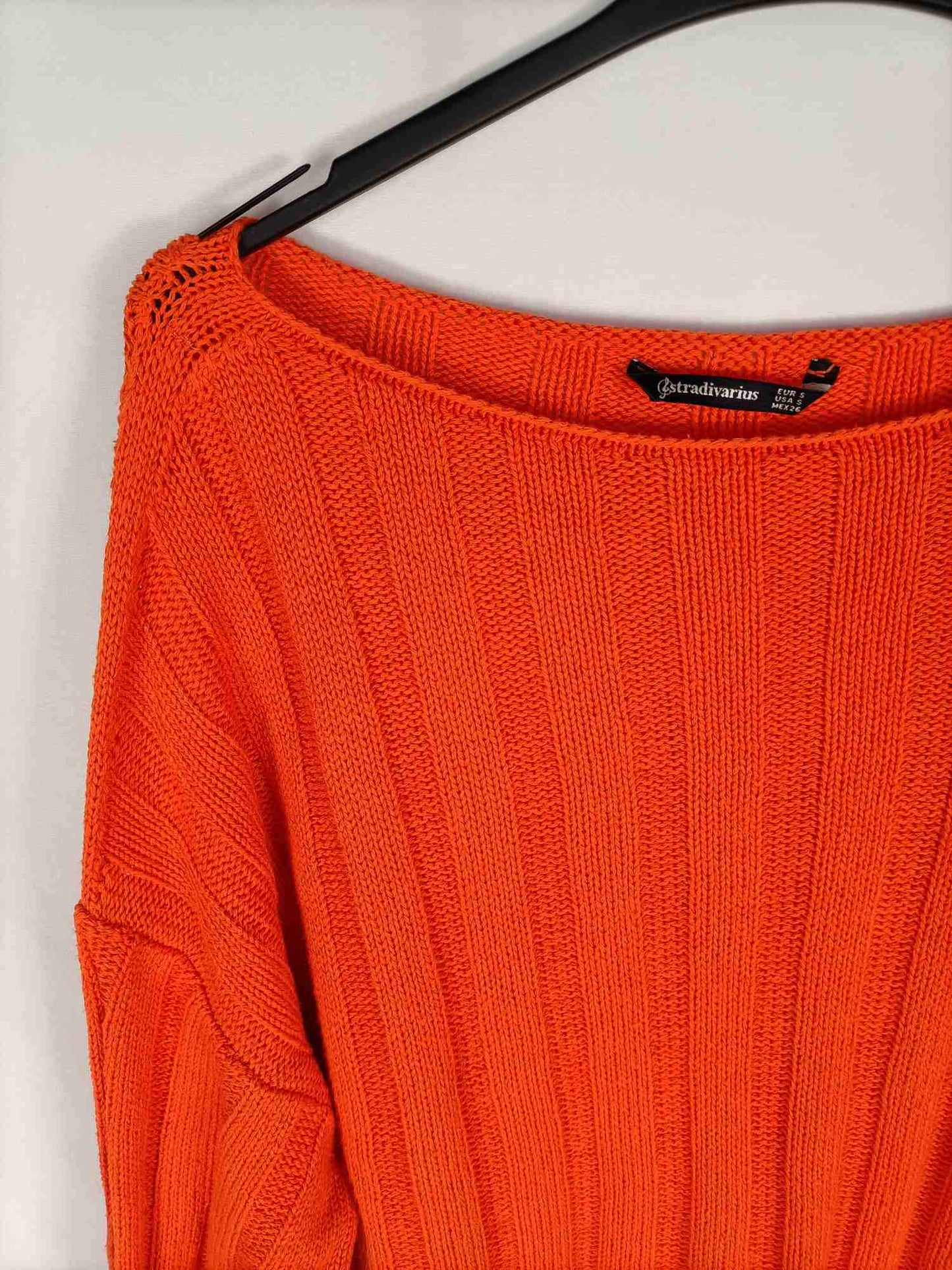 STRADIVARIUS. Orange Ts knit sweater