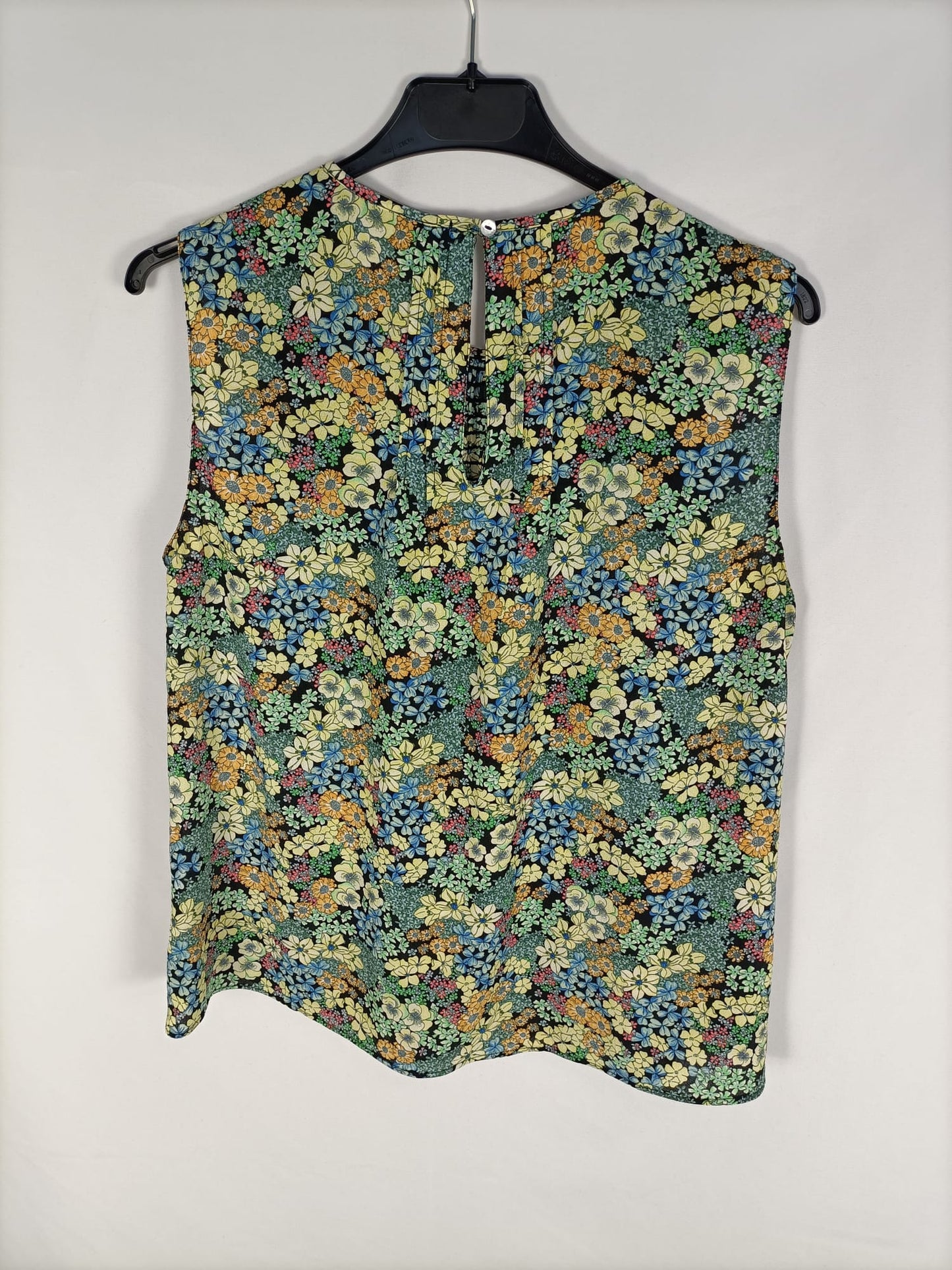 ZARA.Blusa flores sin mangas T.s