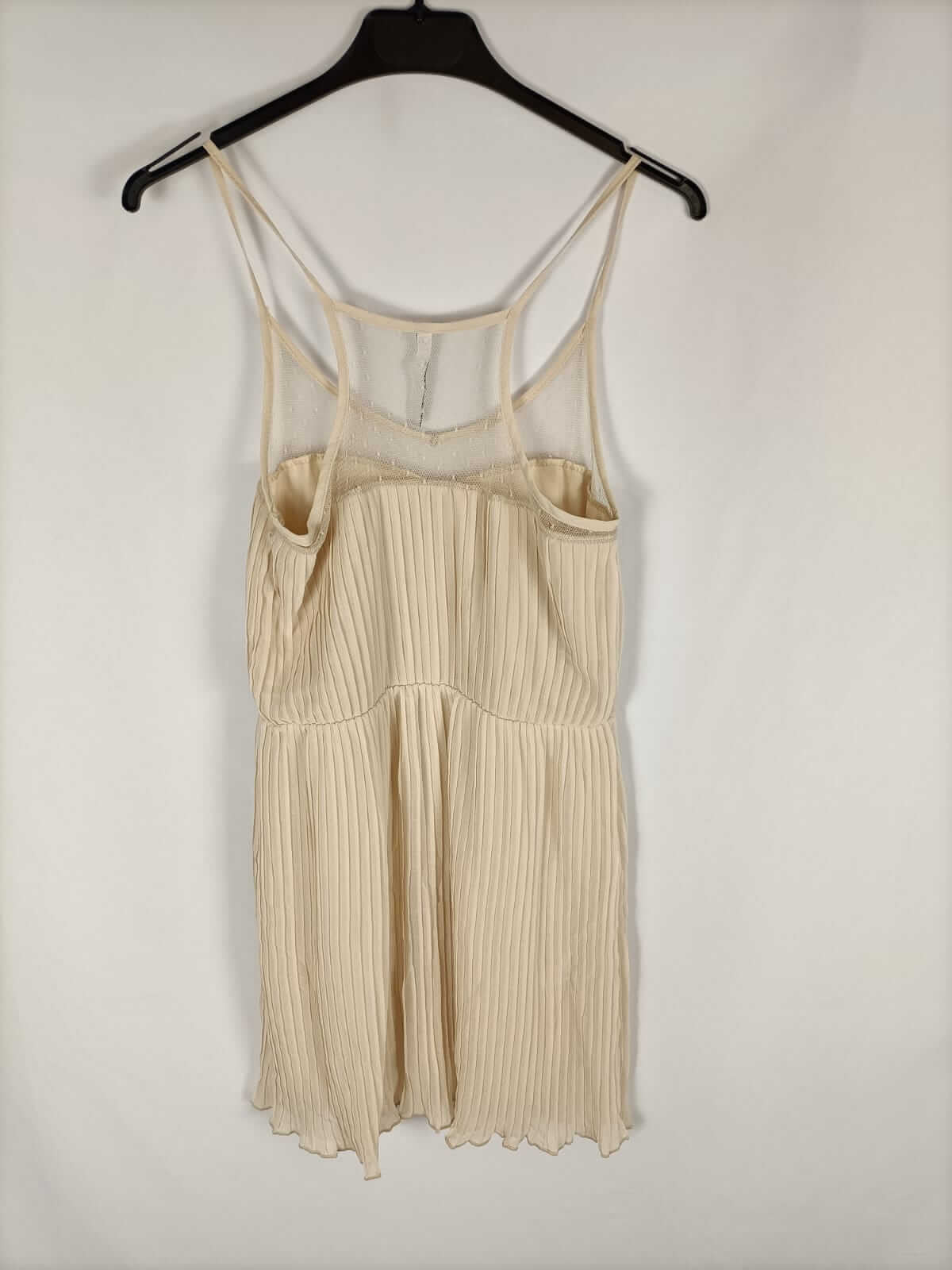 STRADIVARIUS.Vestido beige plisado T.m