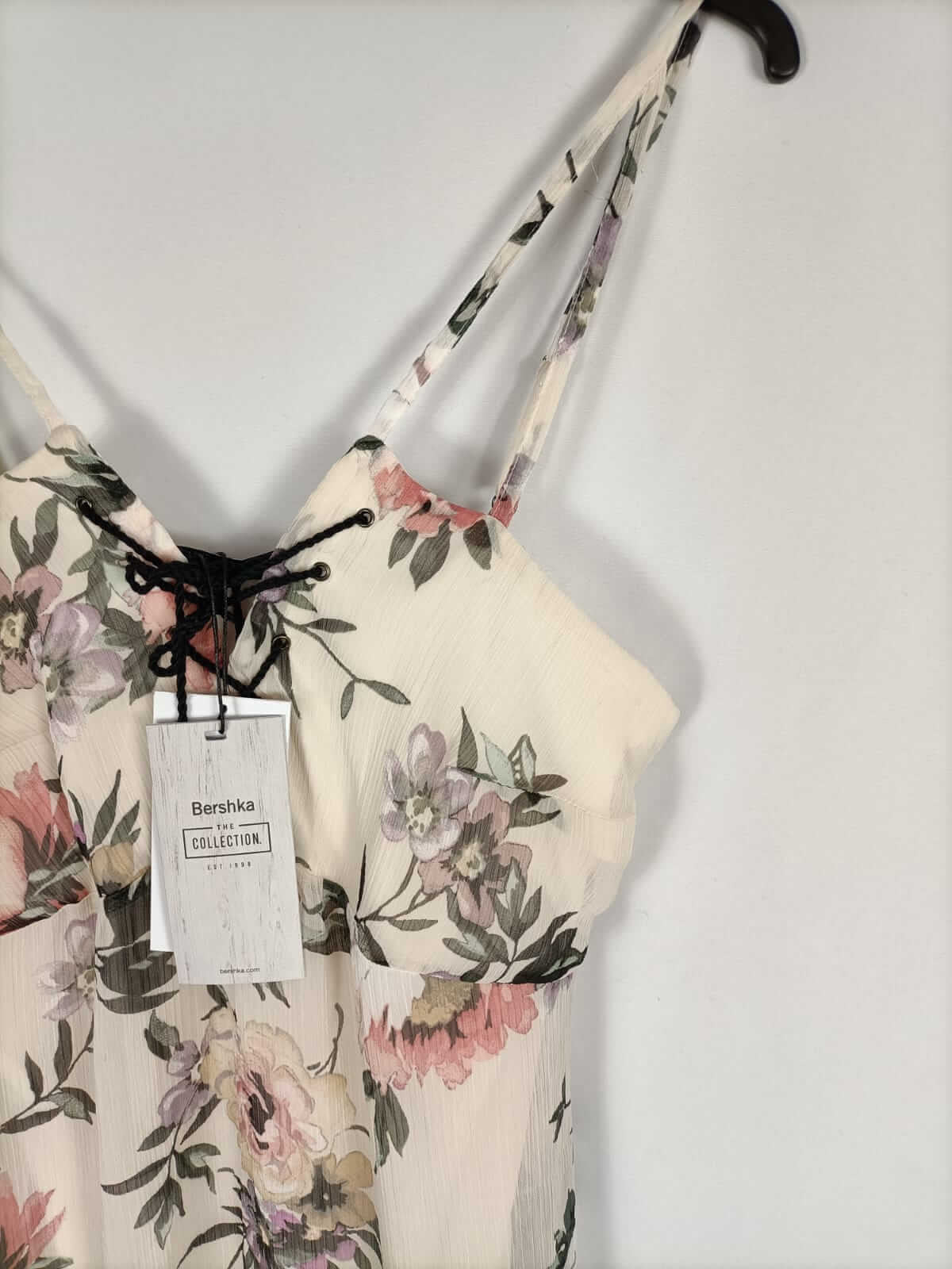 BERSHKA.Vestido beige tirantes T.m