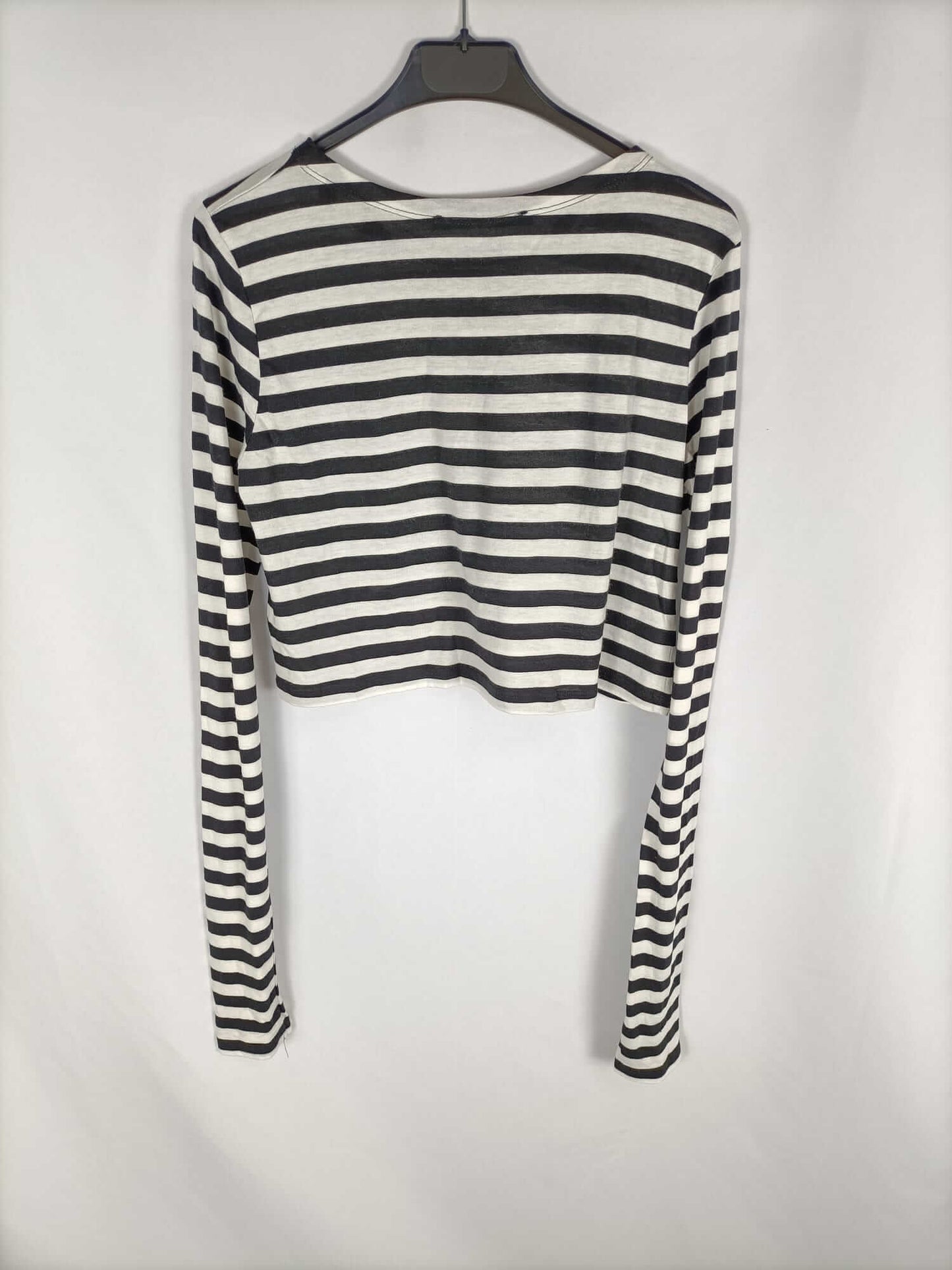 ZARA.Camiseta rayas negras y blancas T.L