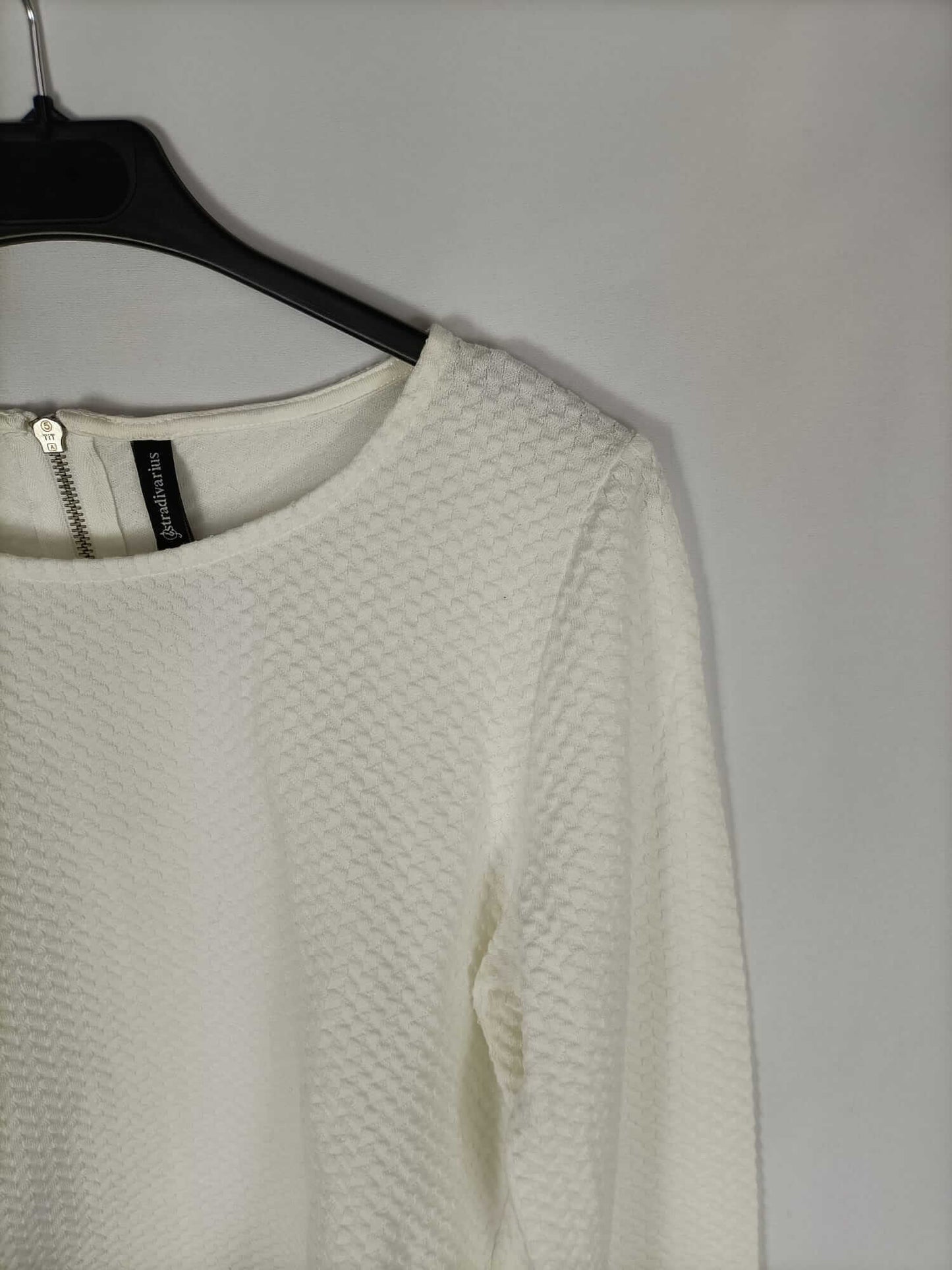 STRADIVARIUS.Top punto blanco T.L