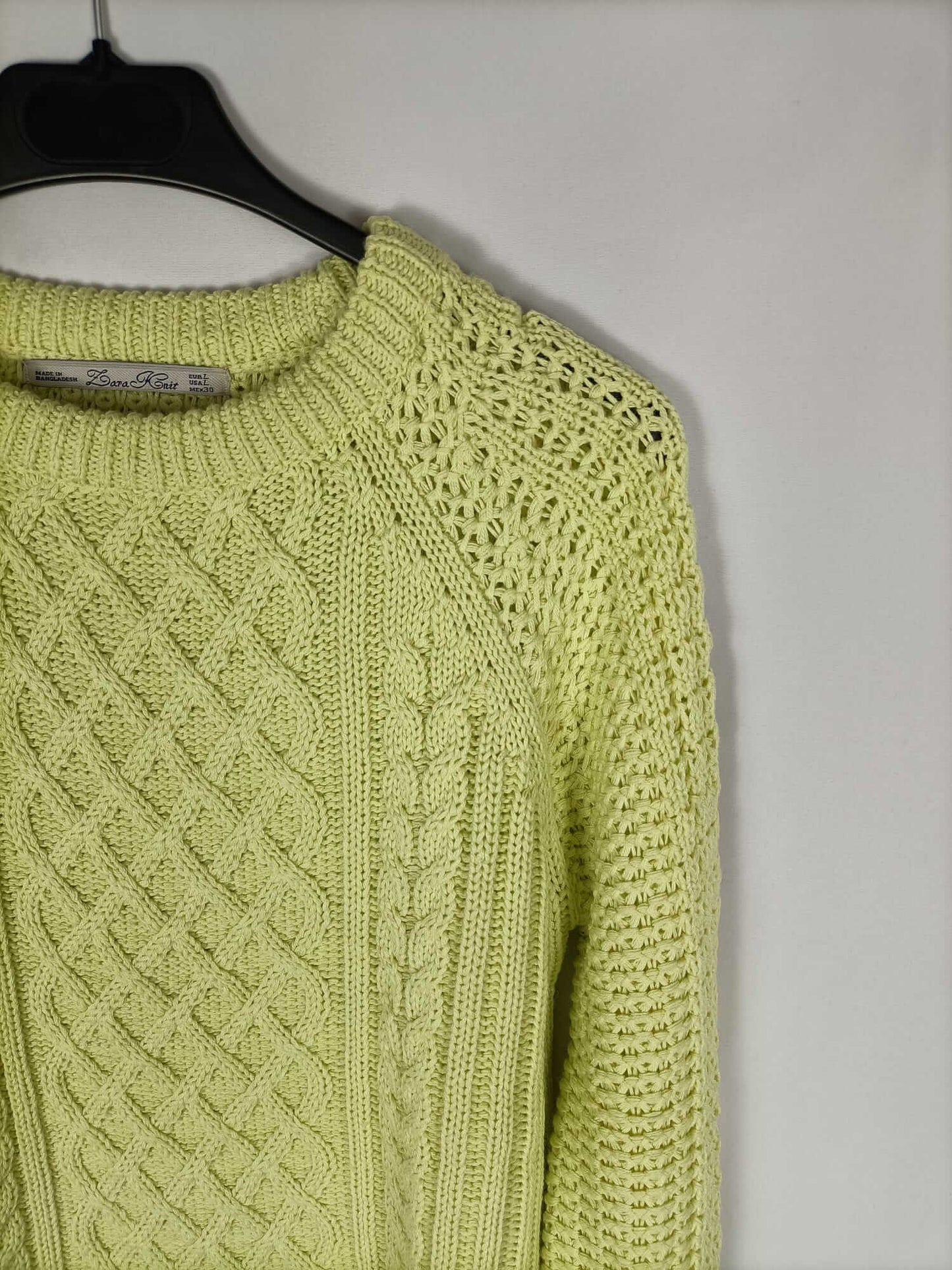 ZARA.Jersey punto amarillo ochos T.L