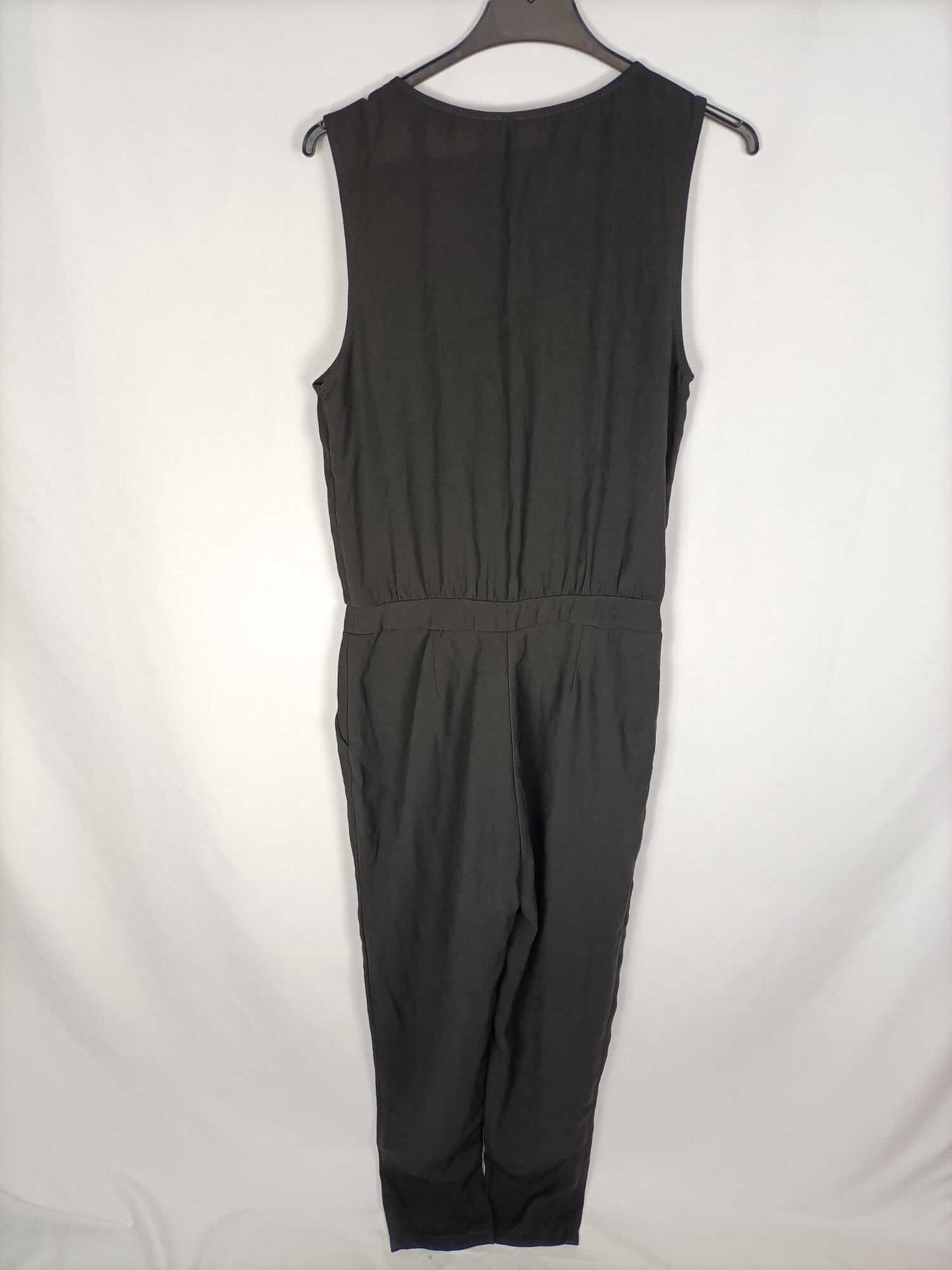 STRADIVARIUS.Mono negro fluido botones T.s