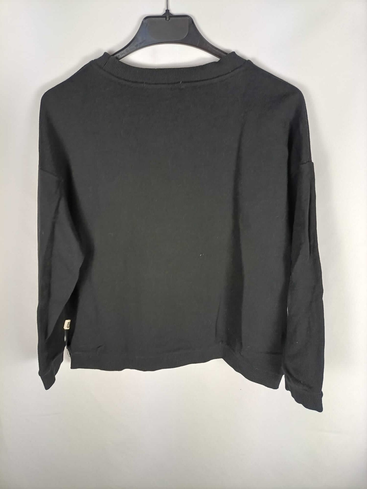 LEFTIES. Sudadera negra T.s