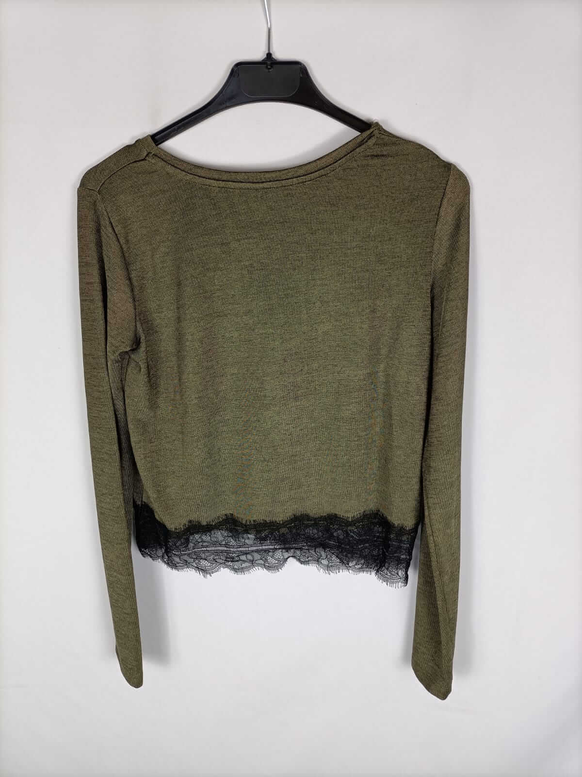 STRADIVARIUS.Camiseta verde fluida encaje T.s