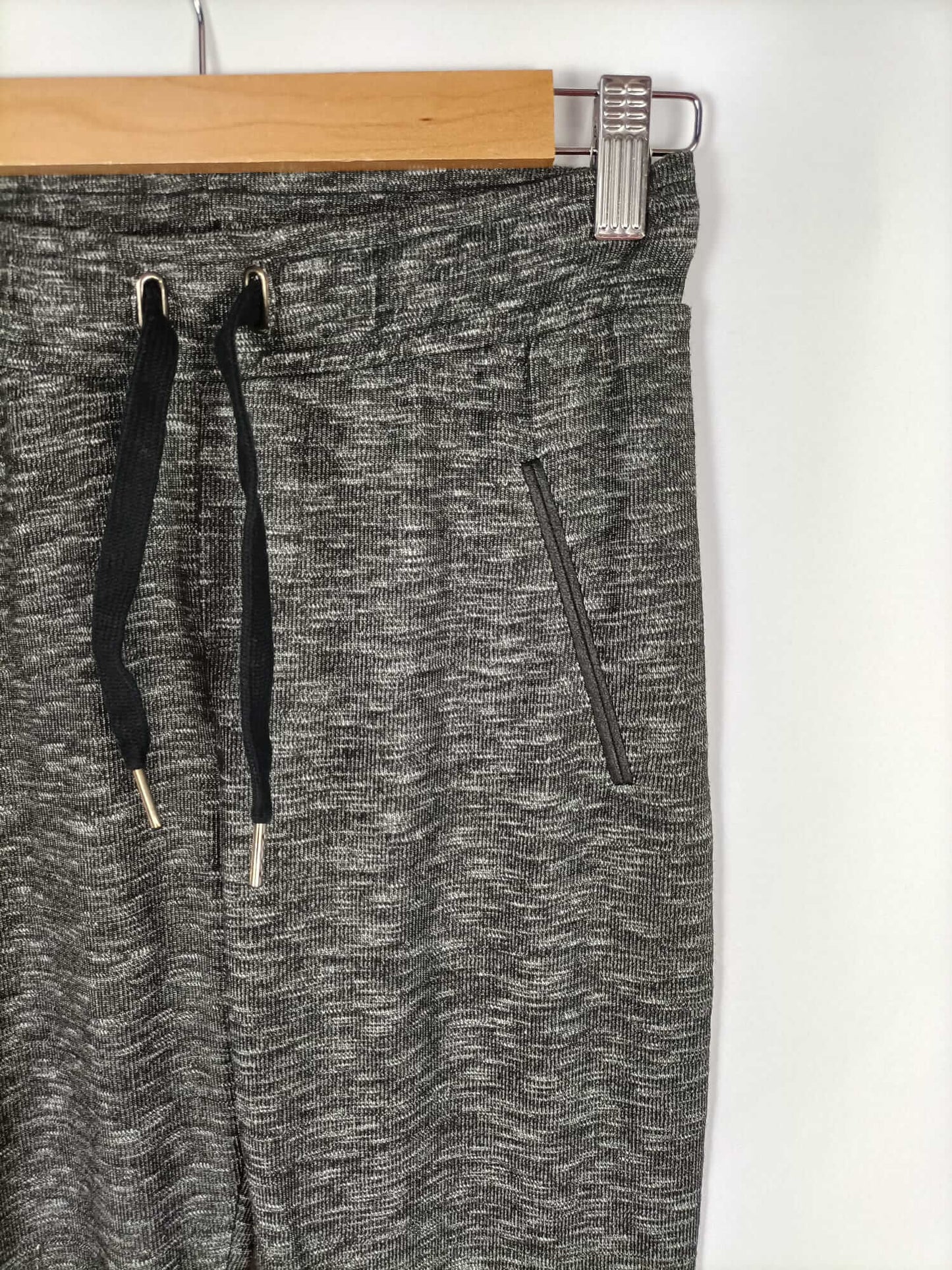 BERSHKA.Pantalones elásticos grises T.s