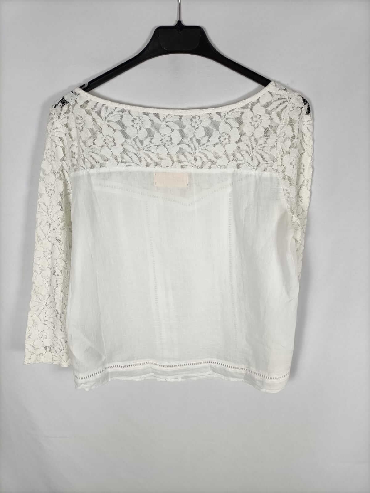 HOLLISTER. Blusa encaje T.s
