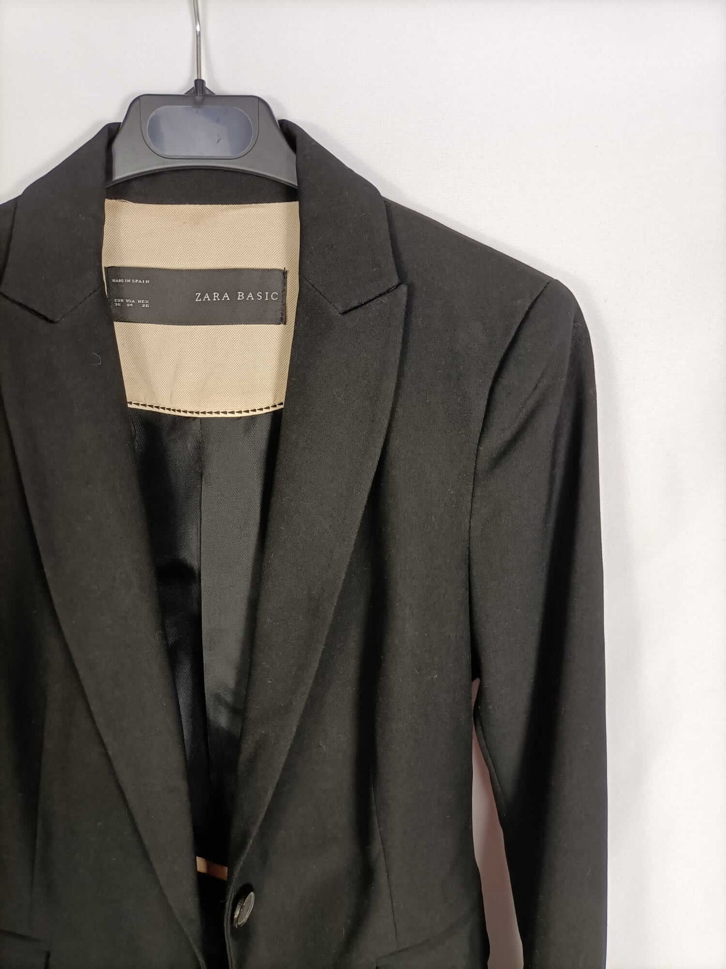 ZARA. Blazer negra T.36