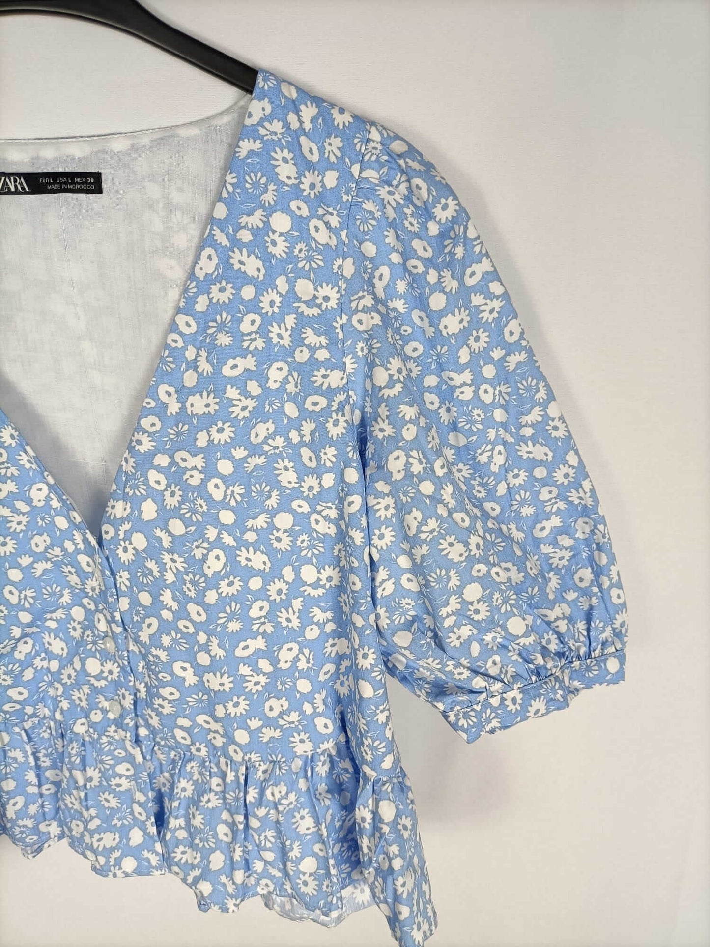 ZARA. Blue floral top Tl