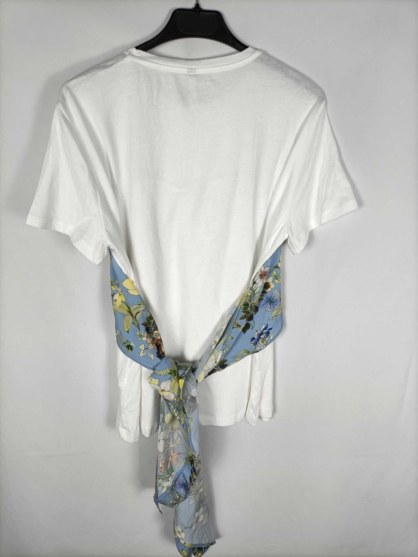 STRADIVARIUS. Camiseta pañuelo T.l