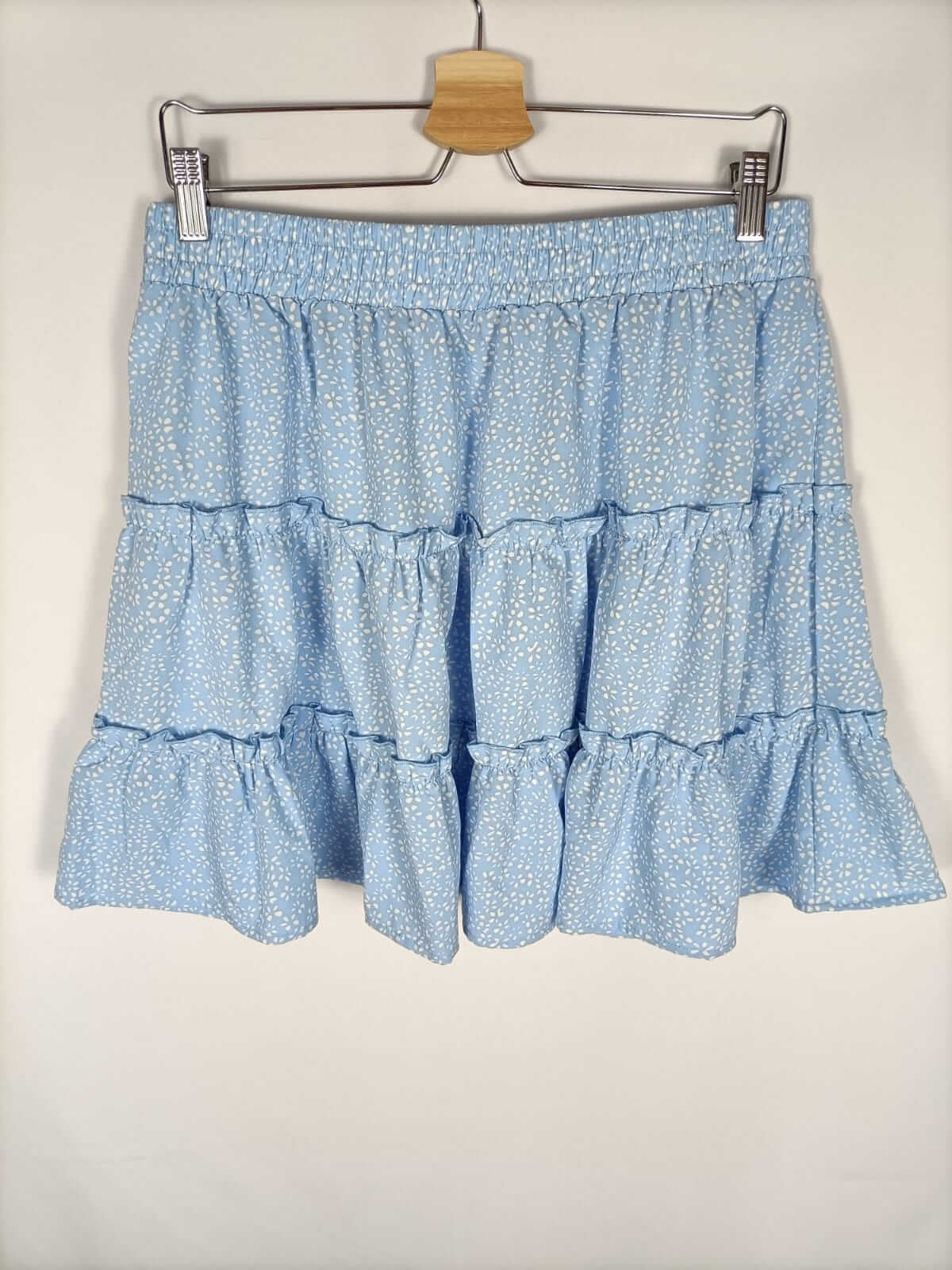 OTHERS. Short light blue floral skirt, size XL